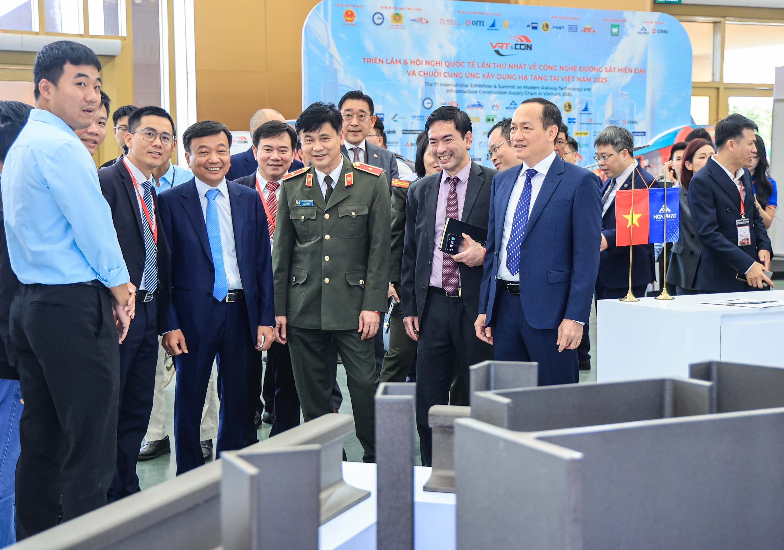 To&agrave;n cảnh triển l&atilde;m quốc tế về c&ocirc;ng nghệ đường sắt- Ảnh 2.