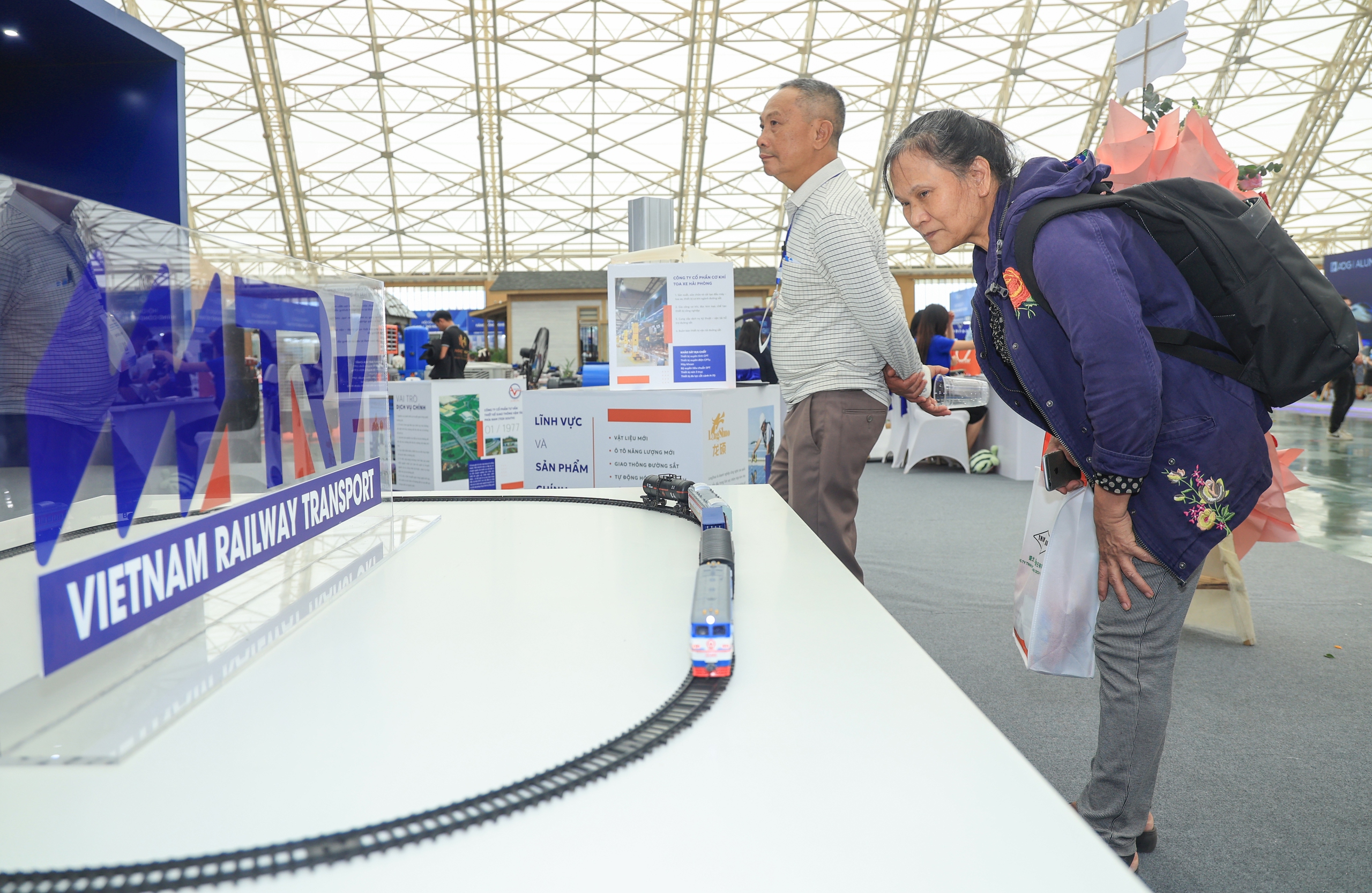 To&agrave;n cảnh triển l&atilde;m quốc tế về c&ocirc;ng nghệ đường sắt- Ảnh 14.