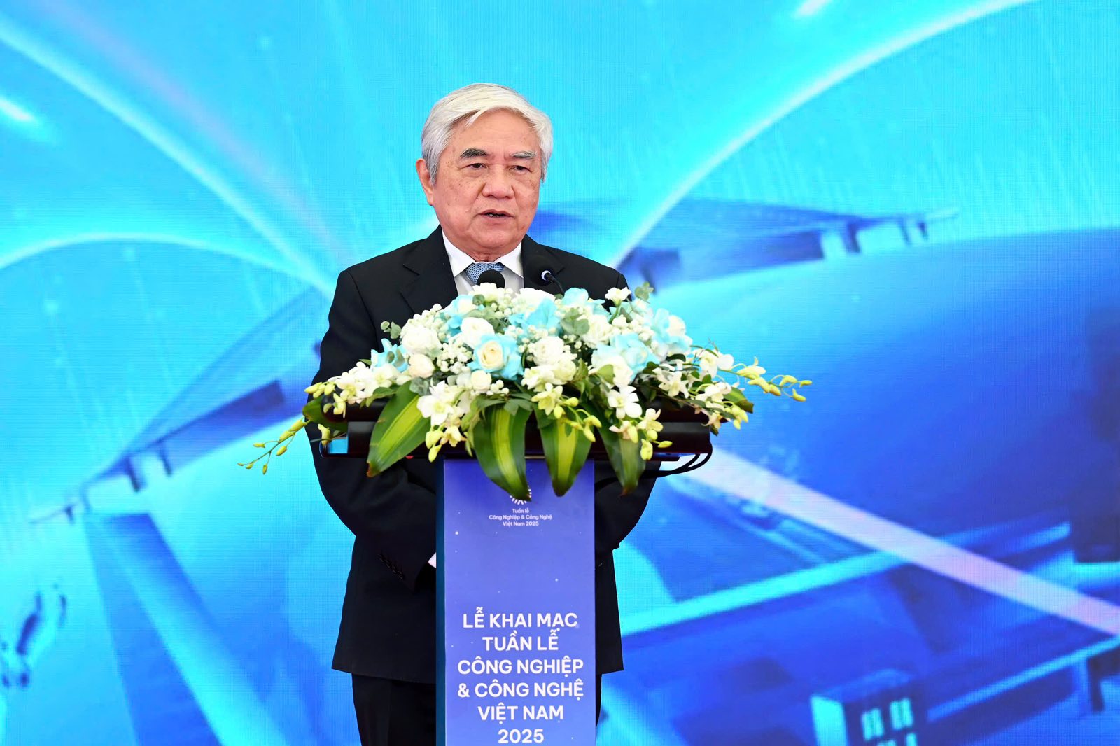 H&agrave;ng trăm "&ocirc;ng lớn" tr&igrave;nh diễn c&ocirc;ng nghệ tại Tuần lễ C&ocirc;ng nghiệp v&agrave; C&ocirc;ng nghệ Việt Nam- Ảnh 2.