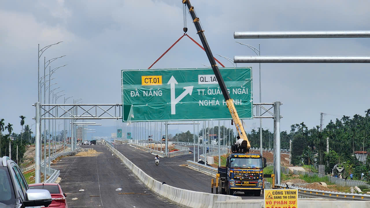 Thứ trưởng Nguyễn Việt H&ugrave;ng: Nỗ lực đưa cao tốc Quảng Ng&atilde;i - Ho&agrave;i Nhơn về đ&iacute;ch đ&uacute;ng hẹn- Ảnh 2.