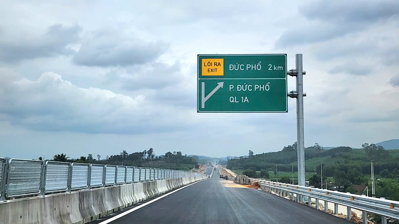 Thứ trưởng Nguyễn Việt H&ugrave;ng: Nỗ lực đưa cao tốc Quảng Ng&atilde;i - Ho&agrave;i Nhơn về đ&iacute;ch đ&uacute;ng hẹn- Ảnh 5.