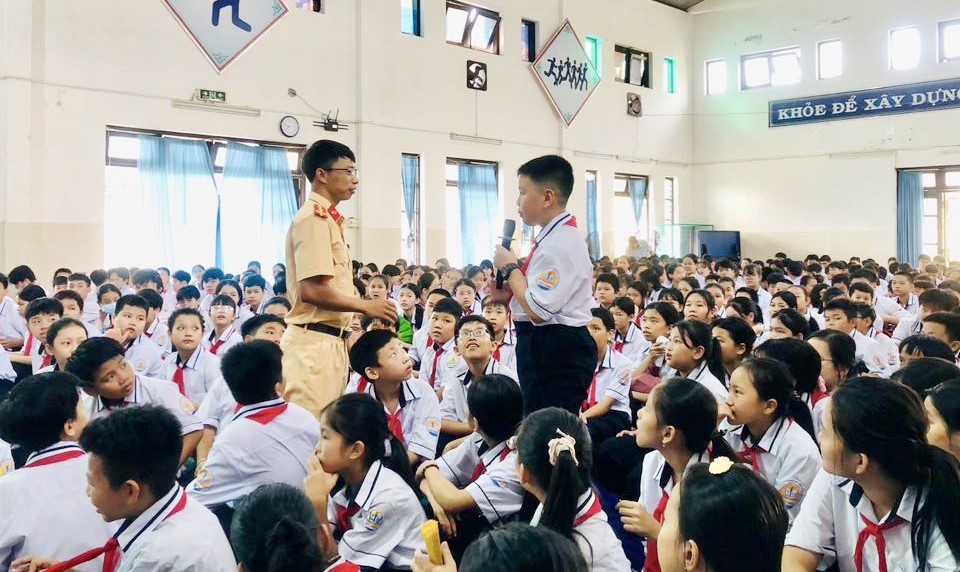 Huế: Tăng cường bảo đảm trật tự, an toàn giao thông ở lứa tuổi học sinh- Ảnh 1. Huế: Tăng cường bảo đảm trật tự, an toàn giao thông ở lứa tuổi học sinh- Ảnh 1.