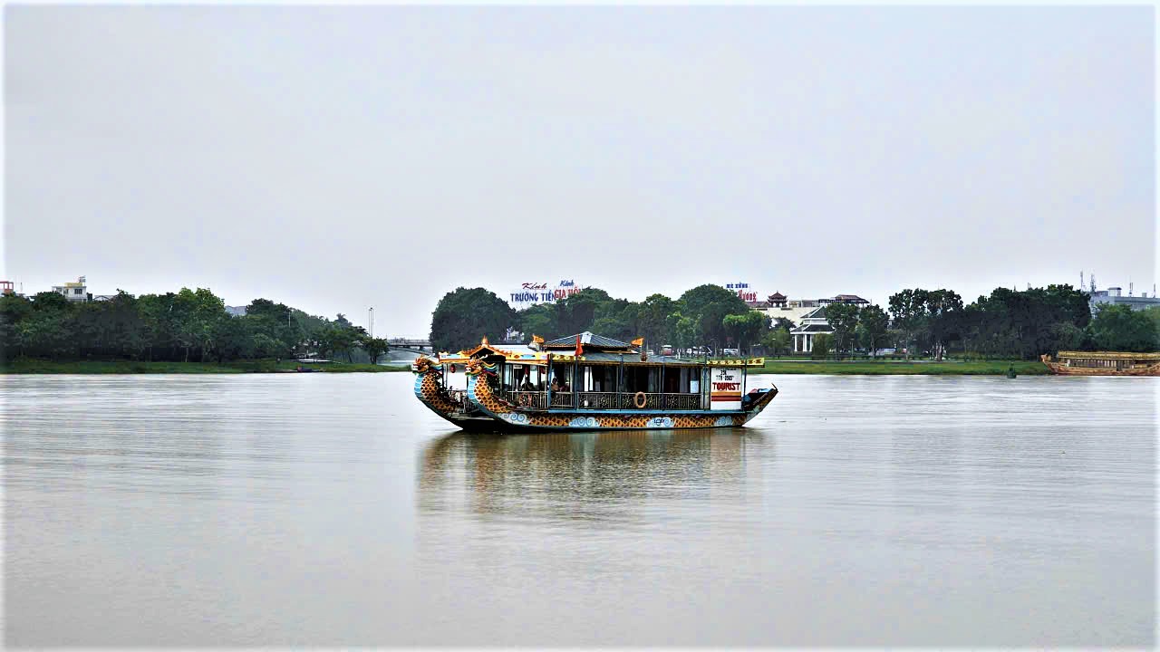 Huế &aacute;p dụng Luật Giao th&ocirc;ng đường thủy nội địa: Nhiều chuyển biến, cần khắc phục tồn tại- Ảnh 2.