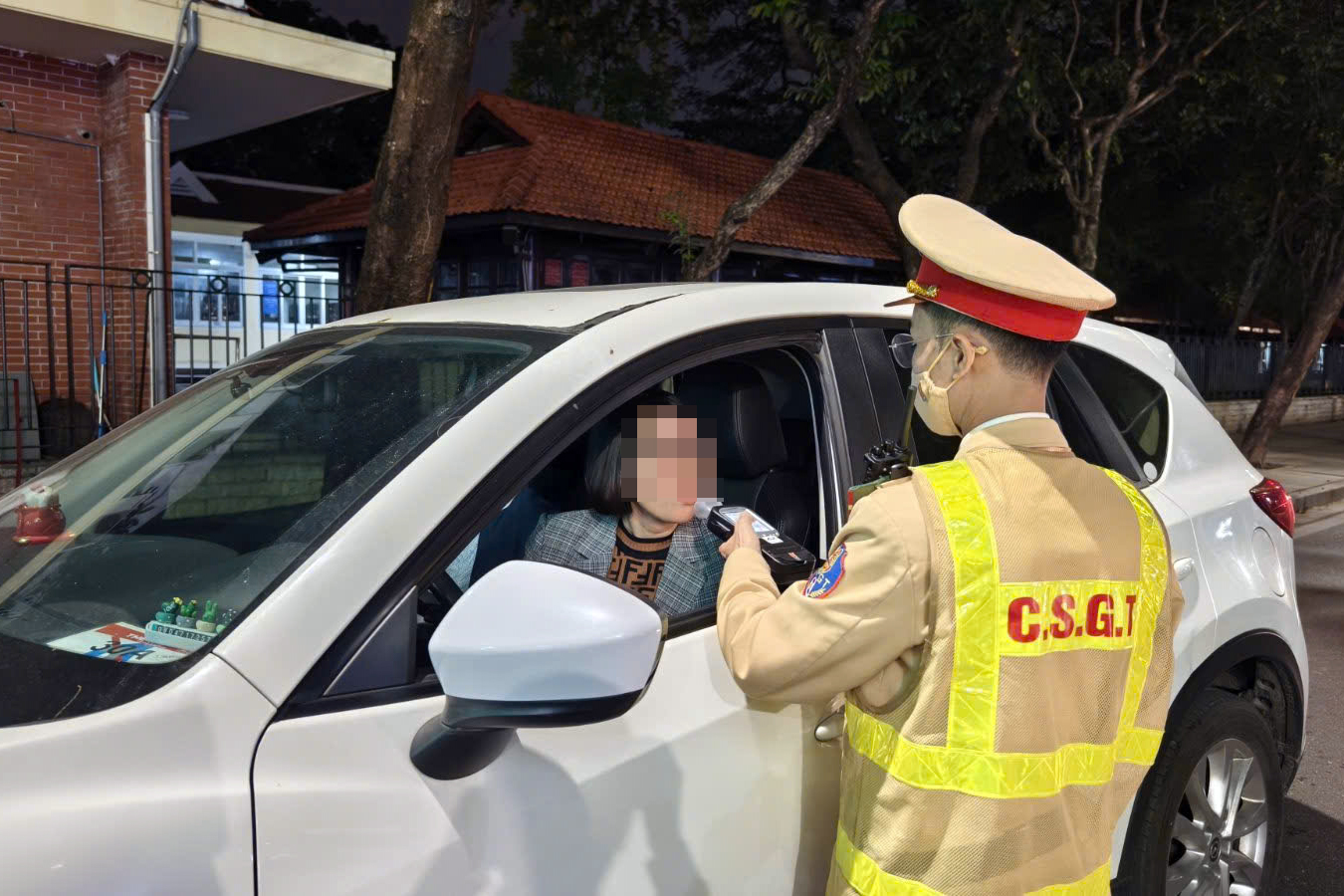 H&agrave; Nội: CSGT quyết liệt xử l&yacute;, vi phạm nồng độ cồn giảm mạnh- Ảnh 2.