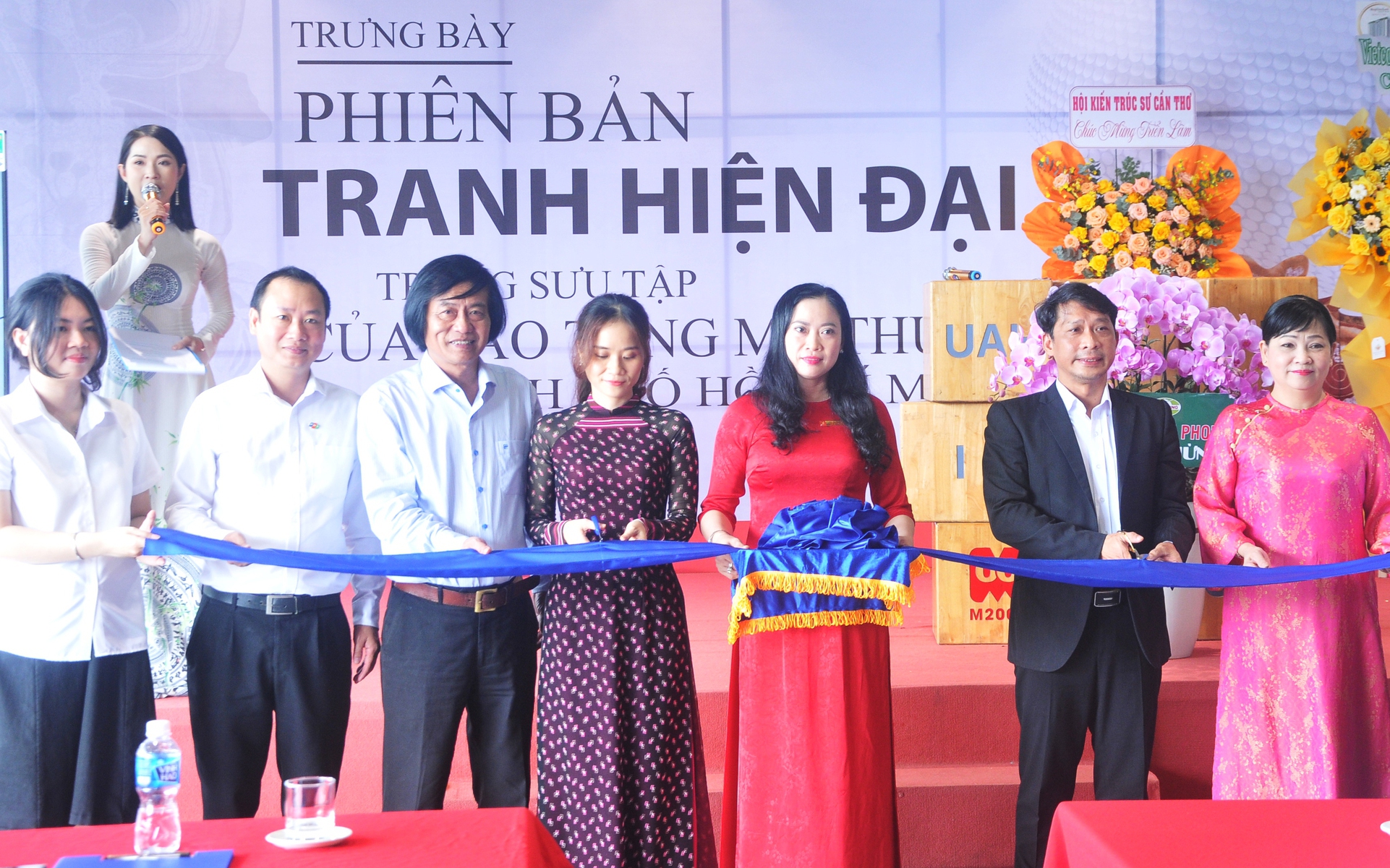 'Phi&ecirc;n bản tranh hiện đại' tạo kh&ocirc;ng gian mở gi&uacute;p sinh vi&ecirc;n Cần Thơ tiếp cận nghệ thuật