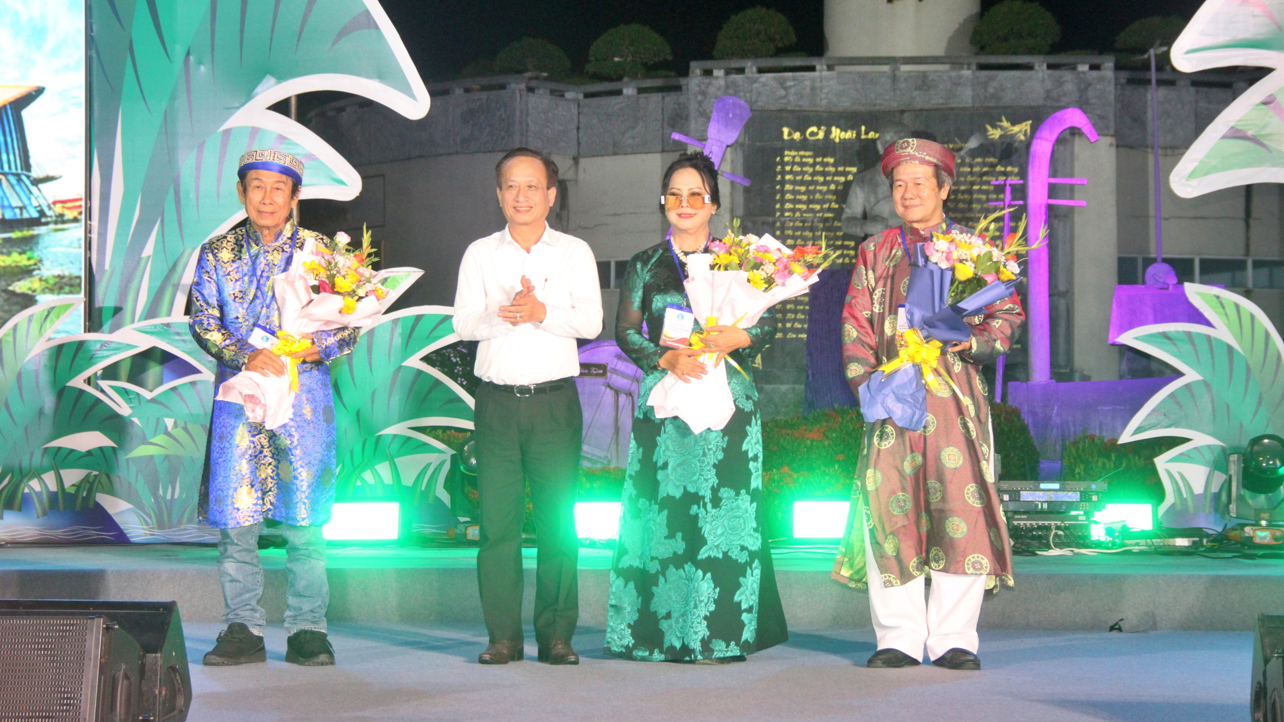 Liên hoan Đờn ca tài tử Nam Bộ: Bản sắc văn hóa độc đáo của miền sông nước- Ảnh 2. Liên hoan Đờn ca tài tử Nam Bộ: Bản sắc văn hóa độc đáo của miền sông nước- Ảnh 2.