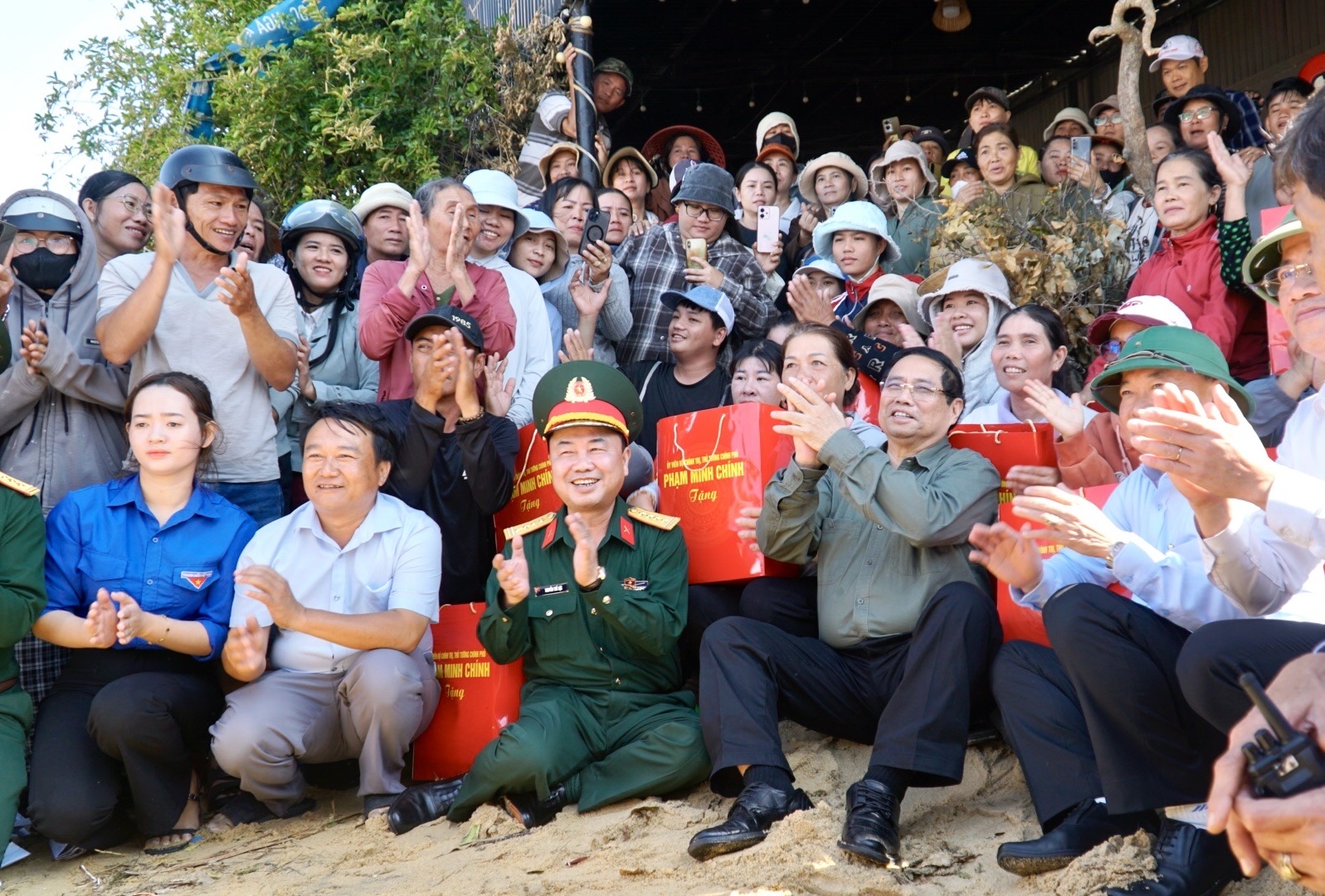 Thủ tướng Phạm Minh Ch&iacute;nh: Khẩn trương phục hồi sản xuất, ổn định đời sống sau b&atilde;o số 13- Ảnh 4.