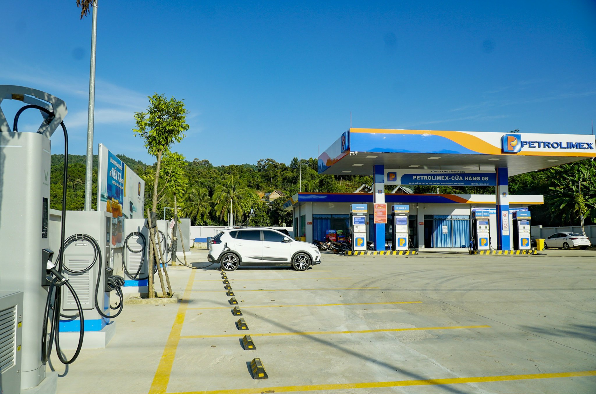 Luật Đường bộ 2024: Bước ngoặt cho mạng lưới trạm sạc xe điện- Ảnh 1.