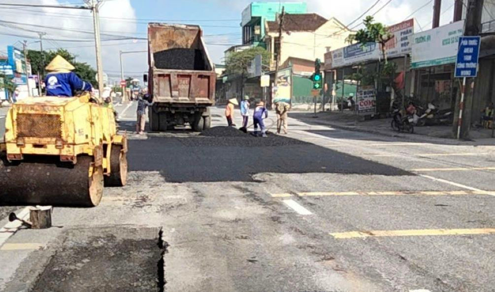 Khắc phục hư hỏng mặt đường quốc lộ 1 đoạn qua Quảng Trị, xe cộ đ&atilde; lưu th&ocirc;ng tốt- Ảnh 4.