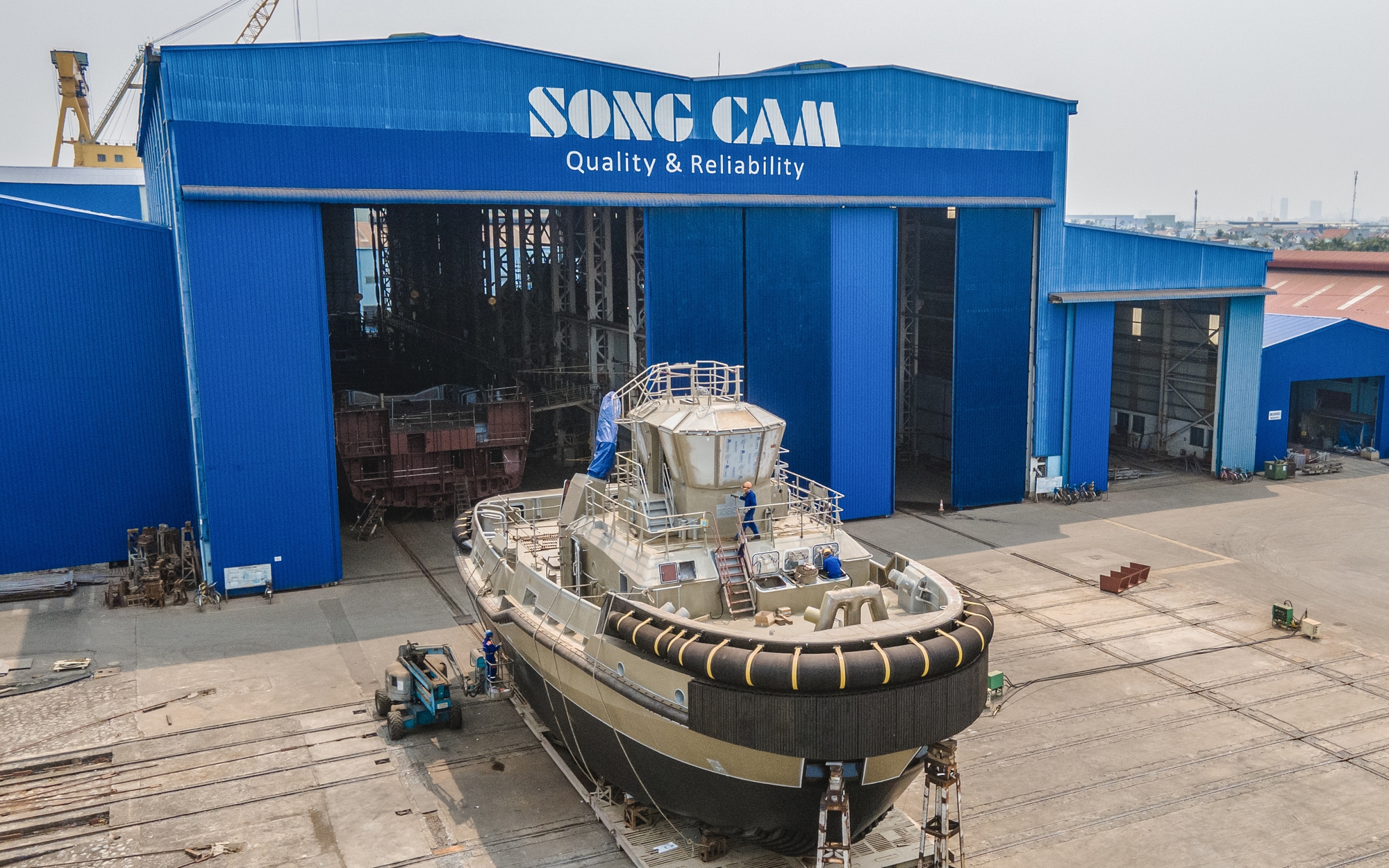 Sản xuất bứt ph&aacute;, Đ&oacute;ng t&agrave;u S&ocirc;ng Cấm vượt kế hoạch năm 2025 trước thời hạn