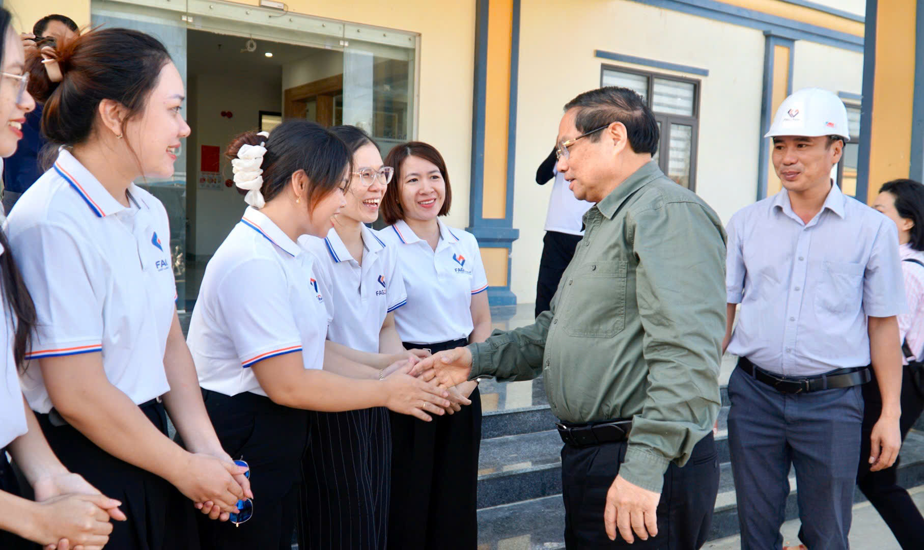 Thủ tướng Phạm Minh Ch&iacute;nh: Khẩn trương phục hồi sản xuất, ổn định đời sống sau b&atilde;o số 13- Ảnh 2.