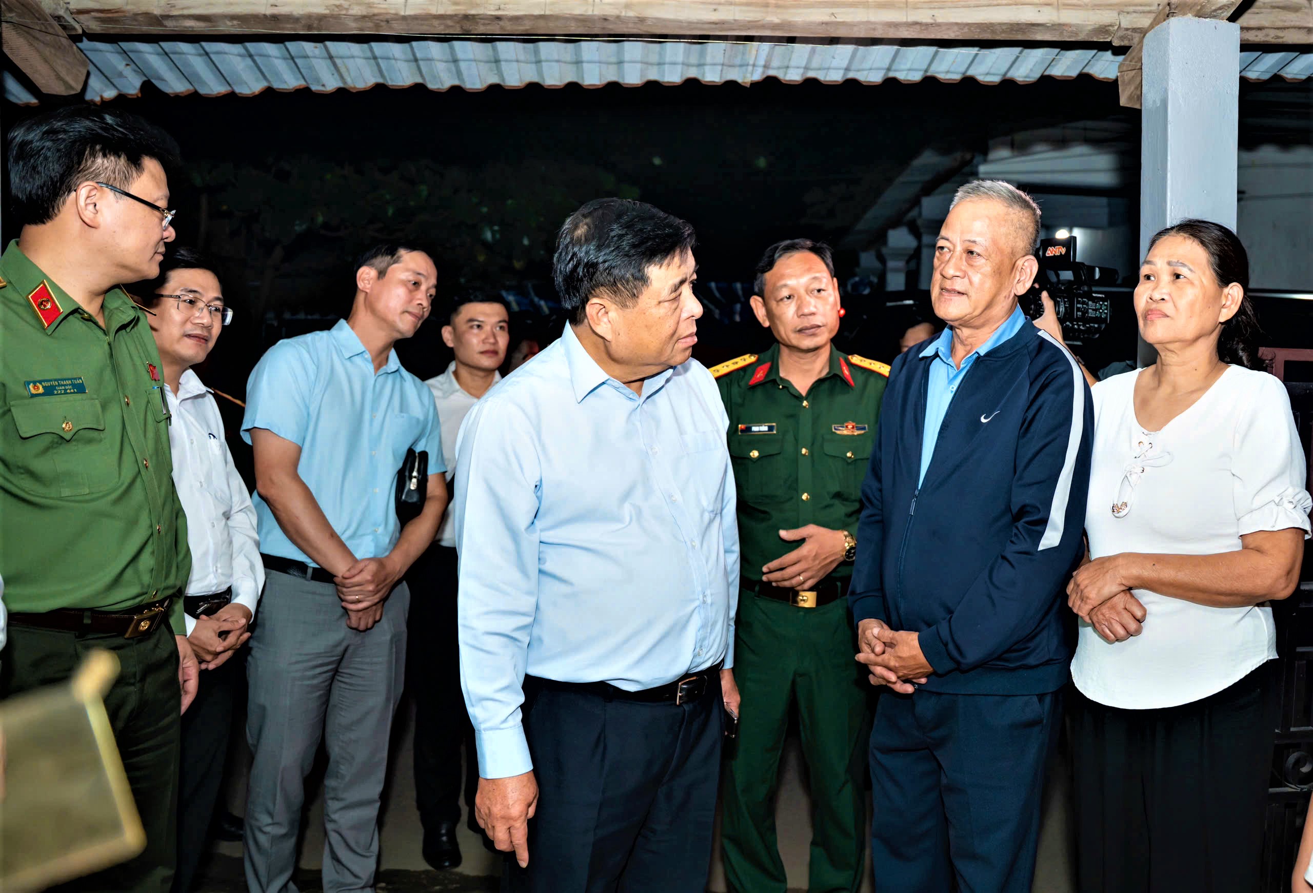 Ph&oacute; Thủ tướng Nguyễn Ch&iacute; Dũng: Kh&ocirc;ng để người d&acirc;n đ&oacute;i r&eacute;t trong b&atilde;o lũ, thi&ecirc;n tai- Ảnh 3.