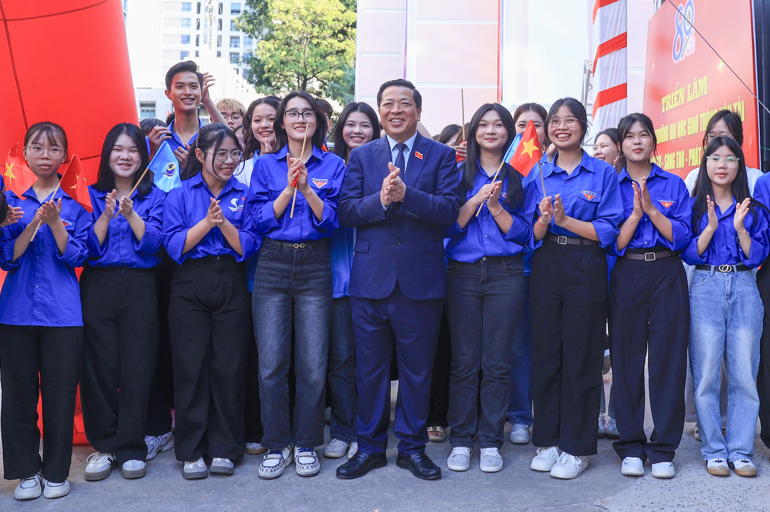 Bộ trưởng Trần Hồng Minh thăm triển l&atilde;m 80 năm Trường Đại học GTVT- Ảnh 14.