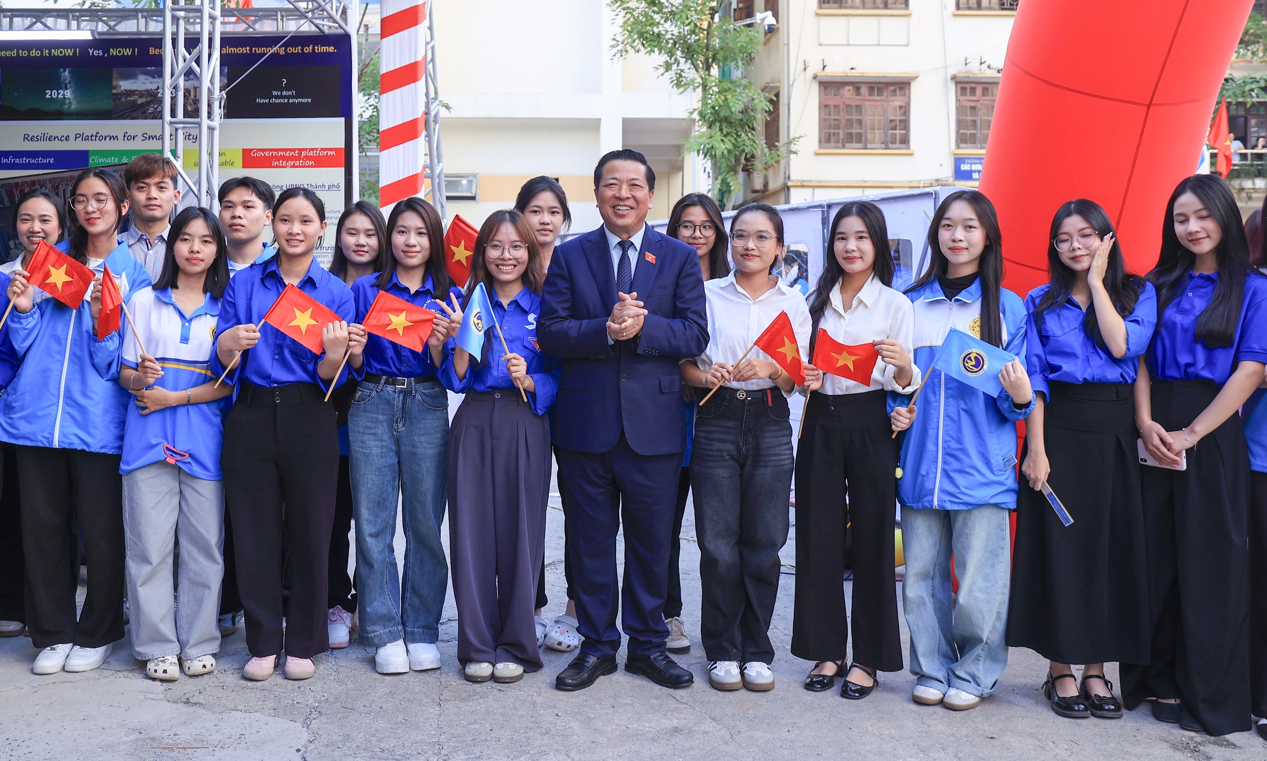 Bộ trưởng Trần Hồng Minh thăm triển l&atilde;m 80 năm Trường Đại học GTVT- Ảnh 15.