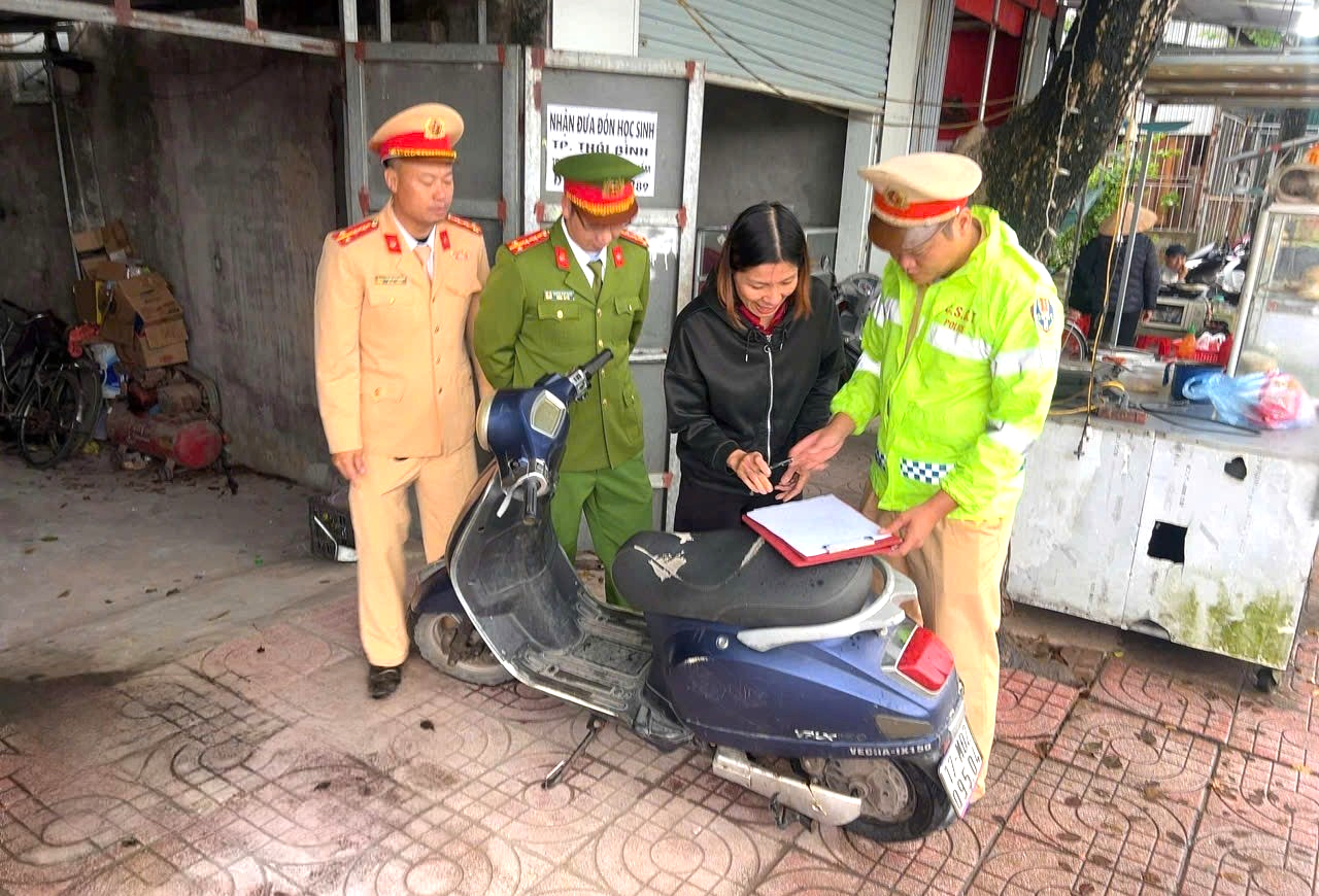 Hưng Y&ecirc;n: Ph&aacute;t hiện hơn 1.000 trường hợp học sinh điều khiển xe khi chưa đủ điều kiện- Ảnh 2.