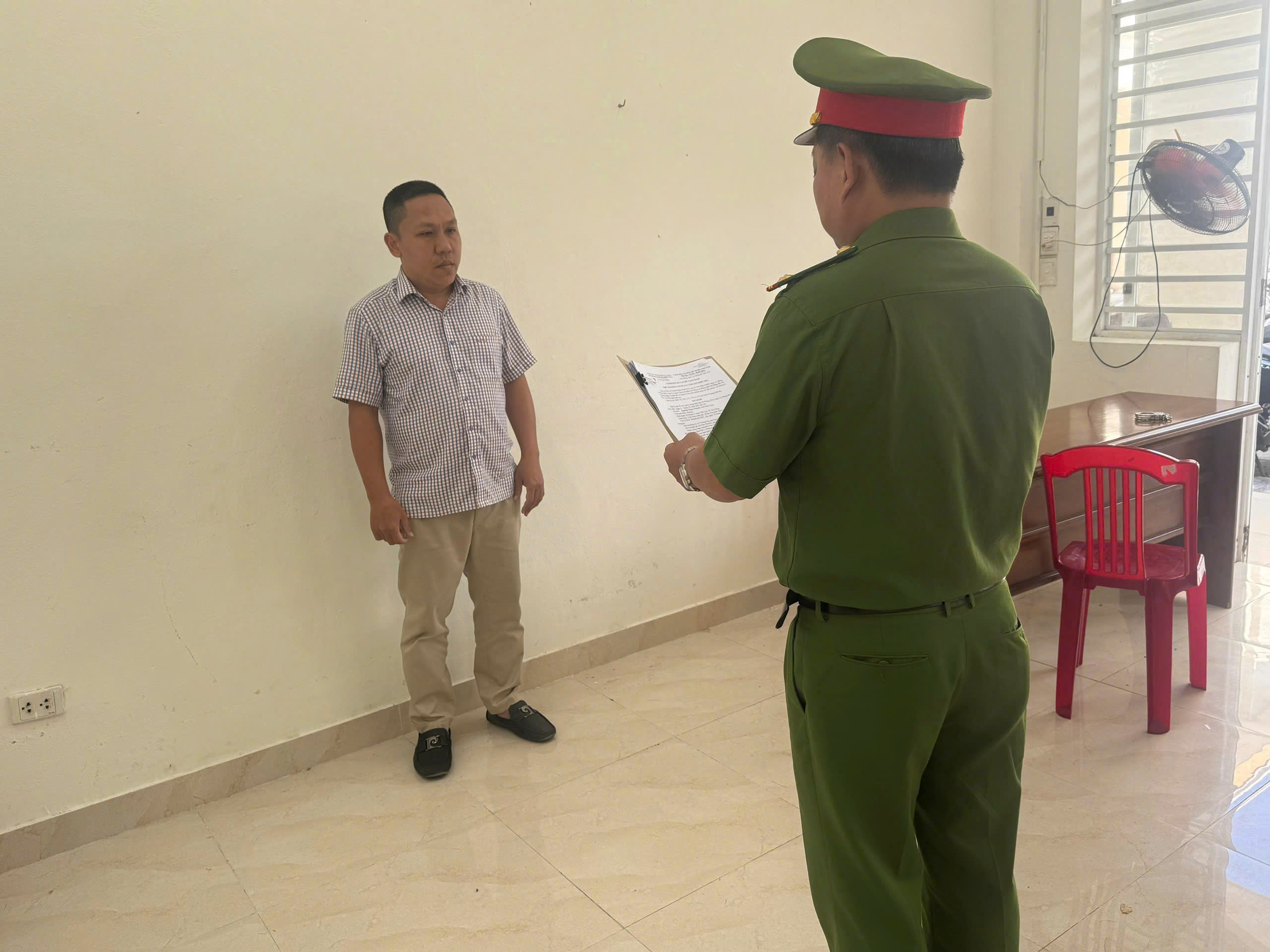 Đà Nẵng: Bắt giam đối tượng tự xưng tổng giám đốc doanh nghiệp lừa đảo gần 6 tỷ đồng- Ảnh 1. Đà Nẵng: Bắt giam đối tượng tự xưng tổng giám đốc doanh nghiệp lừa đảo gần 6 tỷ đồng- Ảnh 1.