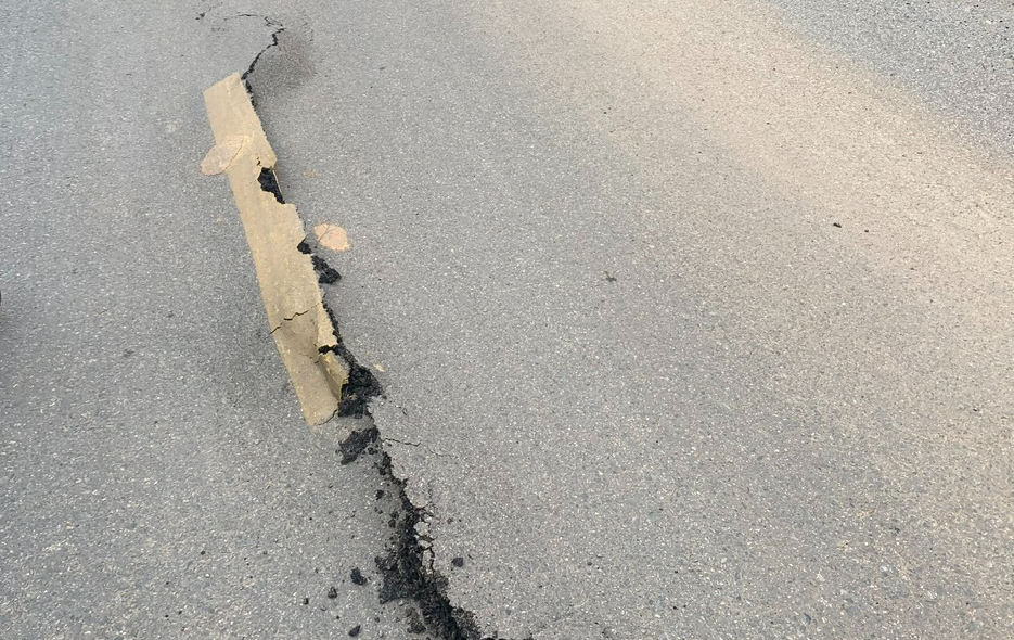 Cận cảnh đường đ&egrave;o Măng Đen tr&ecirc;n QL24 trồi l&ecirc;n 1,2m, nguy cơ bẻ g&atilde;y nền đường- Ảnh 10.