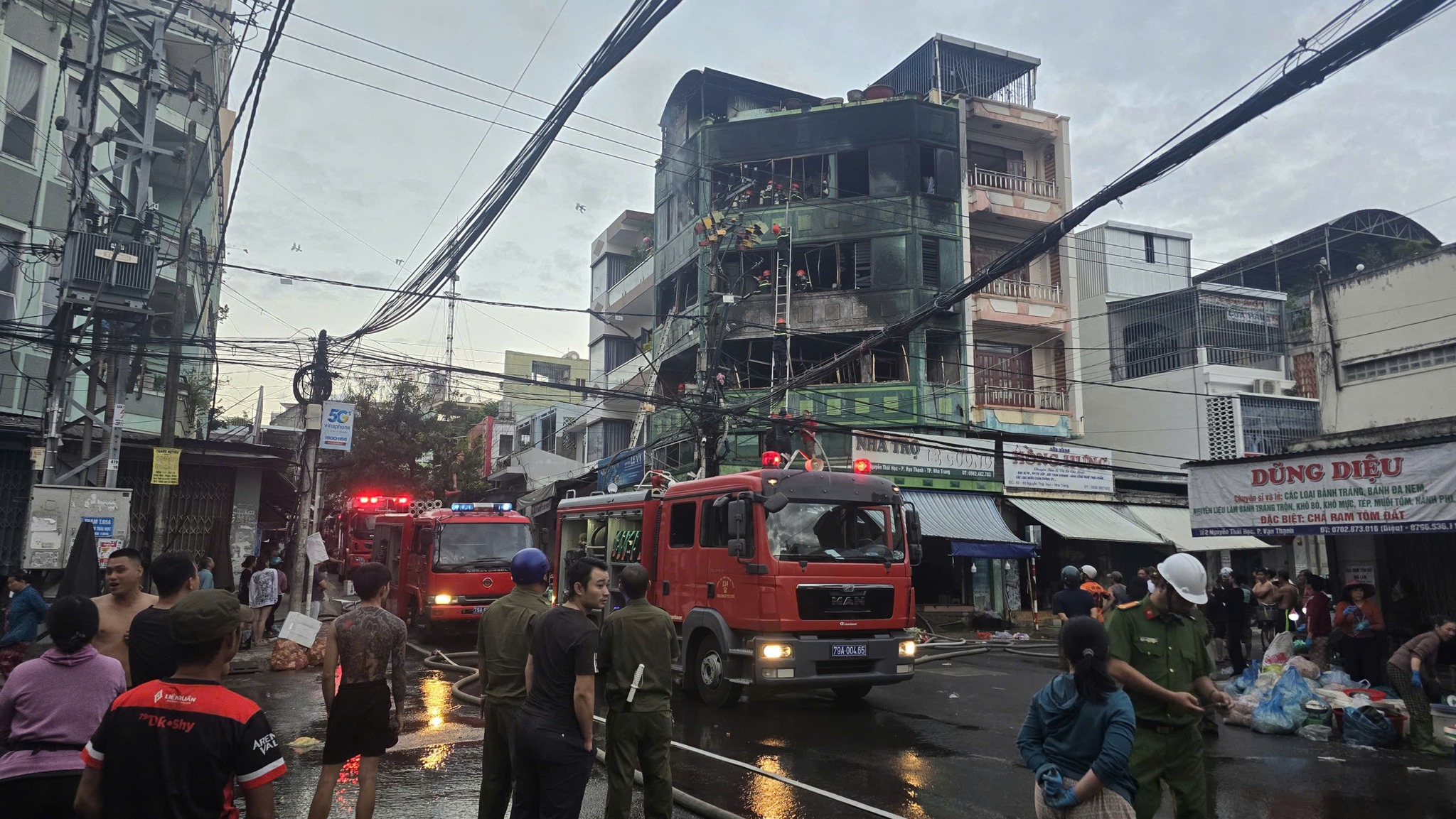 Kh&aacute;nh Ho&agrave;: Ch&aacute;y lớn ở ng&ocirc;i nh&agrave; 4 tầng gần chợ Đầm Nha Trang- Ảnh 3.