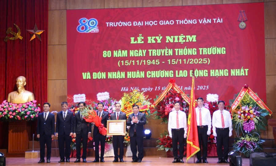 Trường Đại học GTVT đ&oacute;n nhận Hu&acirc;n chương Lao động hạng Nhất- Ảnh 1.
