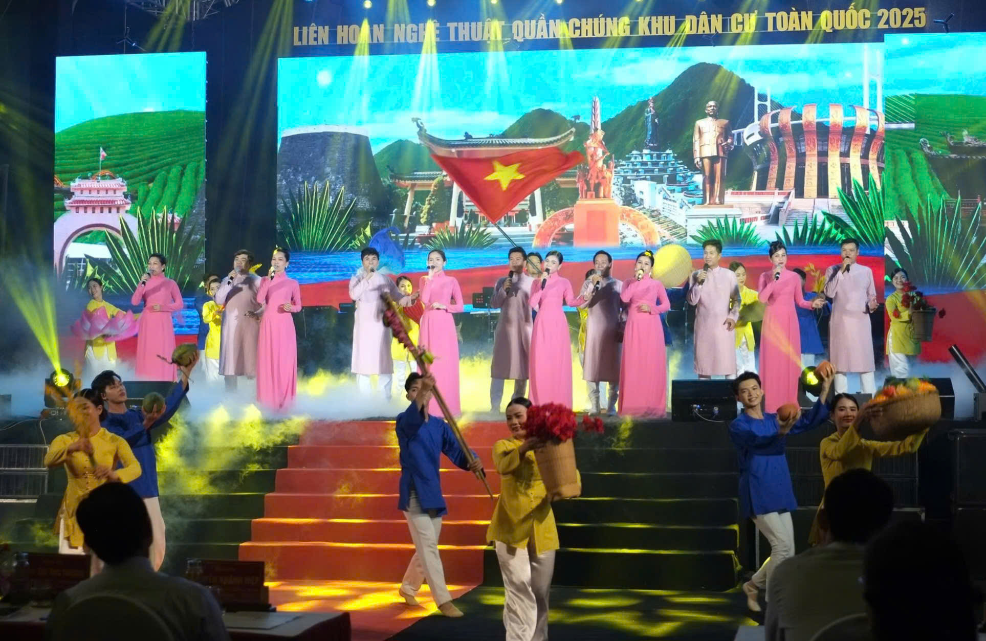 Khai mạc li&ecirc;n hoan nghệ thuật quần ch&uacute;ng khu d&acirc;n cư to&agrave;n quốc tại An Giang- Ảnh 1.