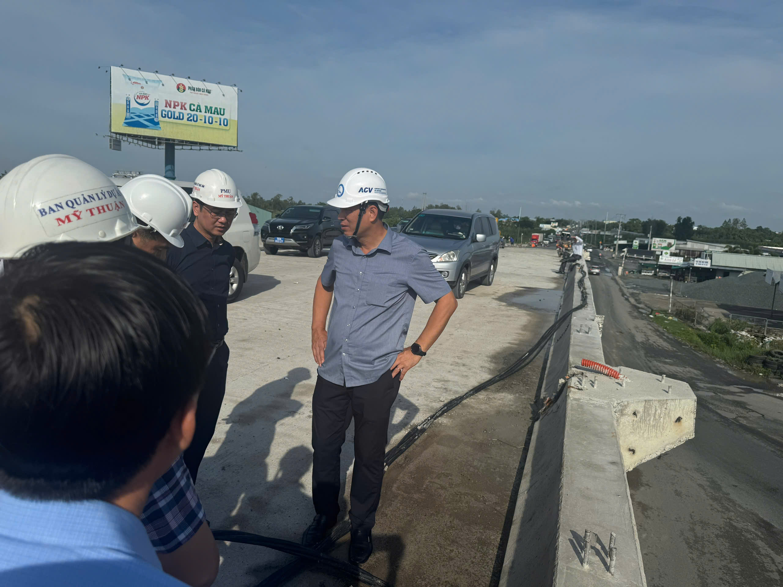 Thứ trưởng Phạm Minh H&agrave; kiểm tra 4 dự &aacute;n cao tốc ph&iacute;a Nam, y&ecirc;u cầu về đ&iacute;ch dịp 19/12- Ảnh 2.