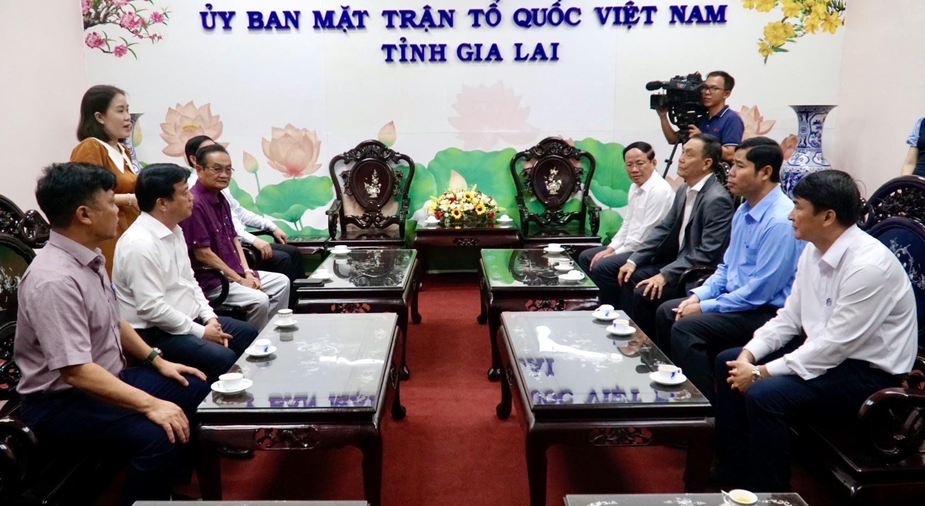 Trao 10 tỷ đồng hỗ trợ người d&acirc;n Gia Lai khắc phục hậu quả b&atilde;o số 13- Ảnh 2.