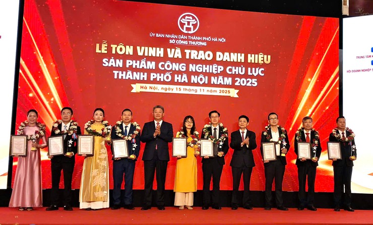 Hà Nội tôn vinh 35 sản phẩm công nghiệp chủ lực năm 2025- Ảnh 3. Hà Nội tôn vinh 35 sản phẩm công nghiệp chủ lực năm 2025- Ảnh 3.