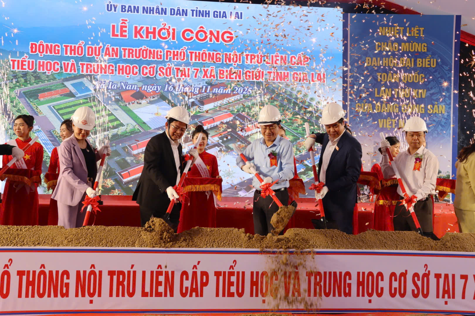 Ph&oacute; Thủ tướng Hồ Quốc Dũng dự khởi c&ocirc;ng x&acirc;y trường nội tr&uacute; tại 7 x&atilde; bi&ecirc;n giới Gia Lai- Ảnh 1.