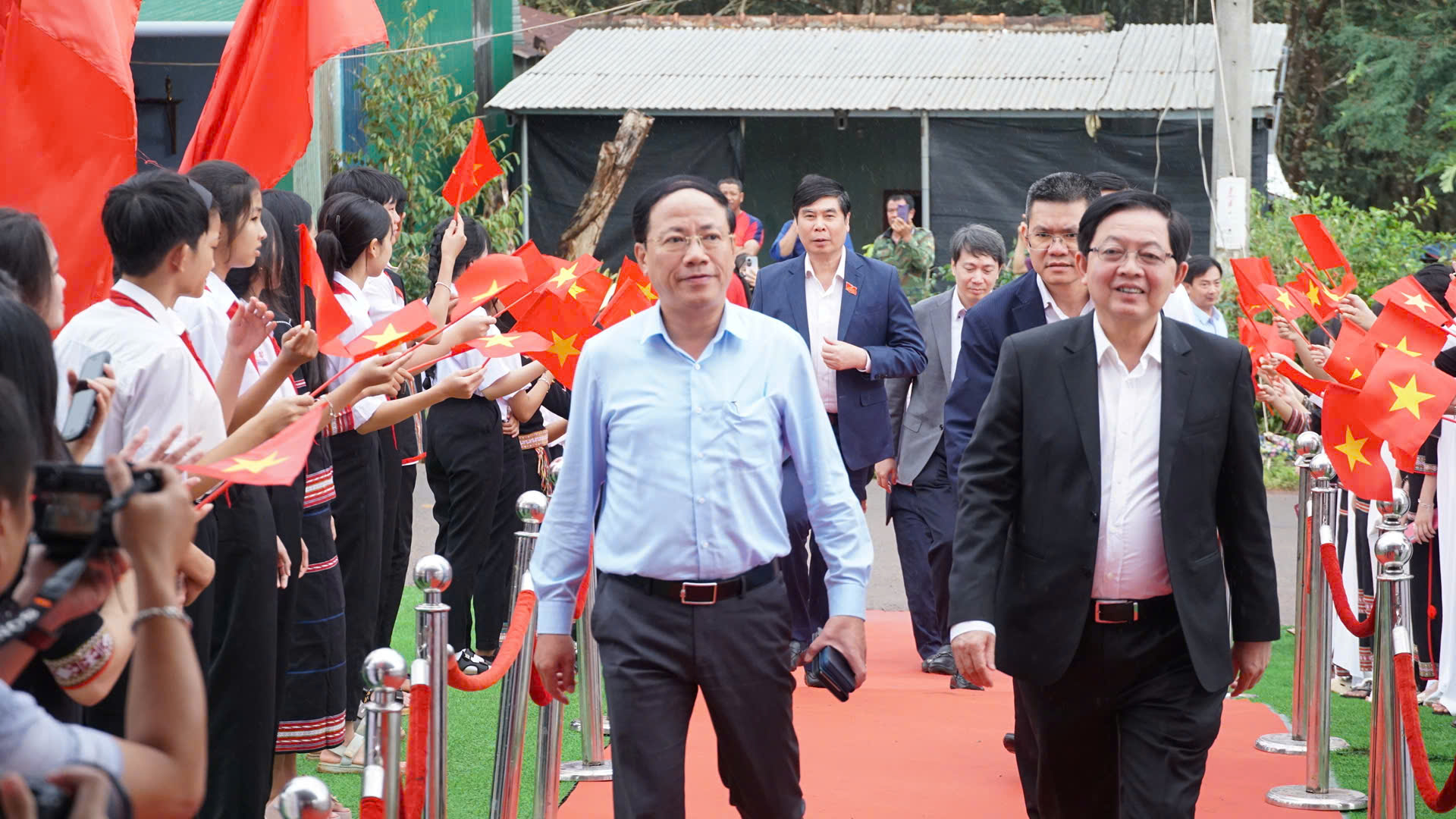 Ph&oacute; Thủ tướng Hồ Quốc Dũng dự khởi c&ocirc;ng x&acirc;y trường nội tr&uacute; tại 7 x&atilde; bi&ecirc;n giới Gia Lai- Ảnh 3.