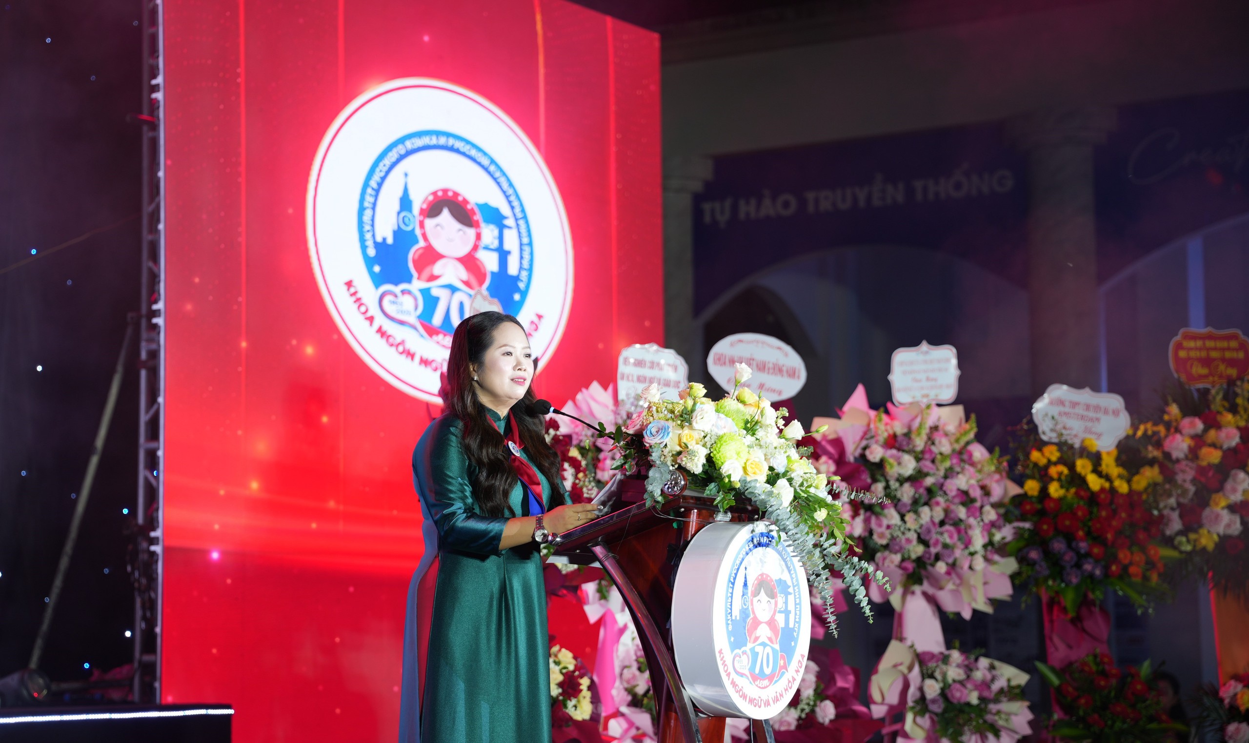 Khoa Ng&ocirc;n ngữ v&agrave; Văn h&oacute;a Nga - ĐH Ngoại ngữ kỷ niệm 70 năm, nhận Bằng khen của Thủ tướng- Ảnh 4.