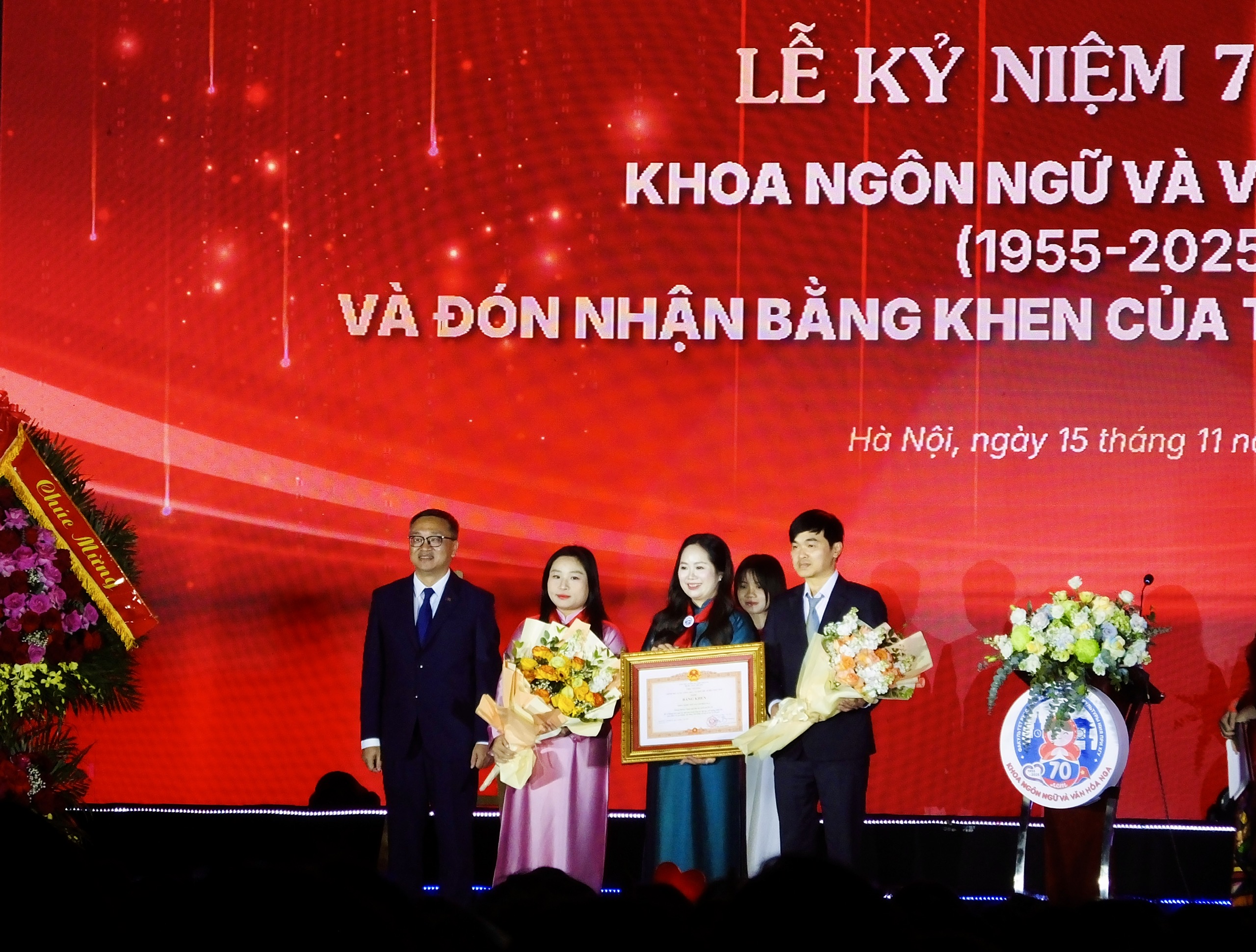 Khoa Ng&ocirc;n ngữ v&agrave; Văn h&oacute;a Nga - ĐH Ngoại ngữ kỷ niệm 70 năm, nhận Bằng khen của Thủ tướng- Ảnh 2.