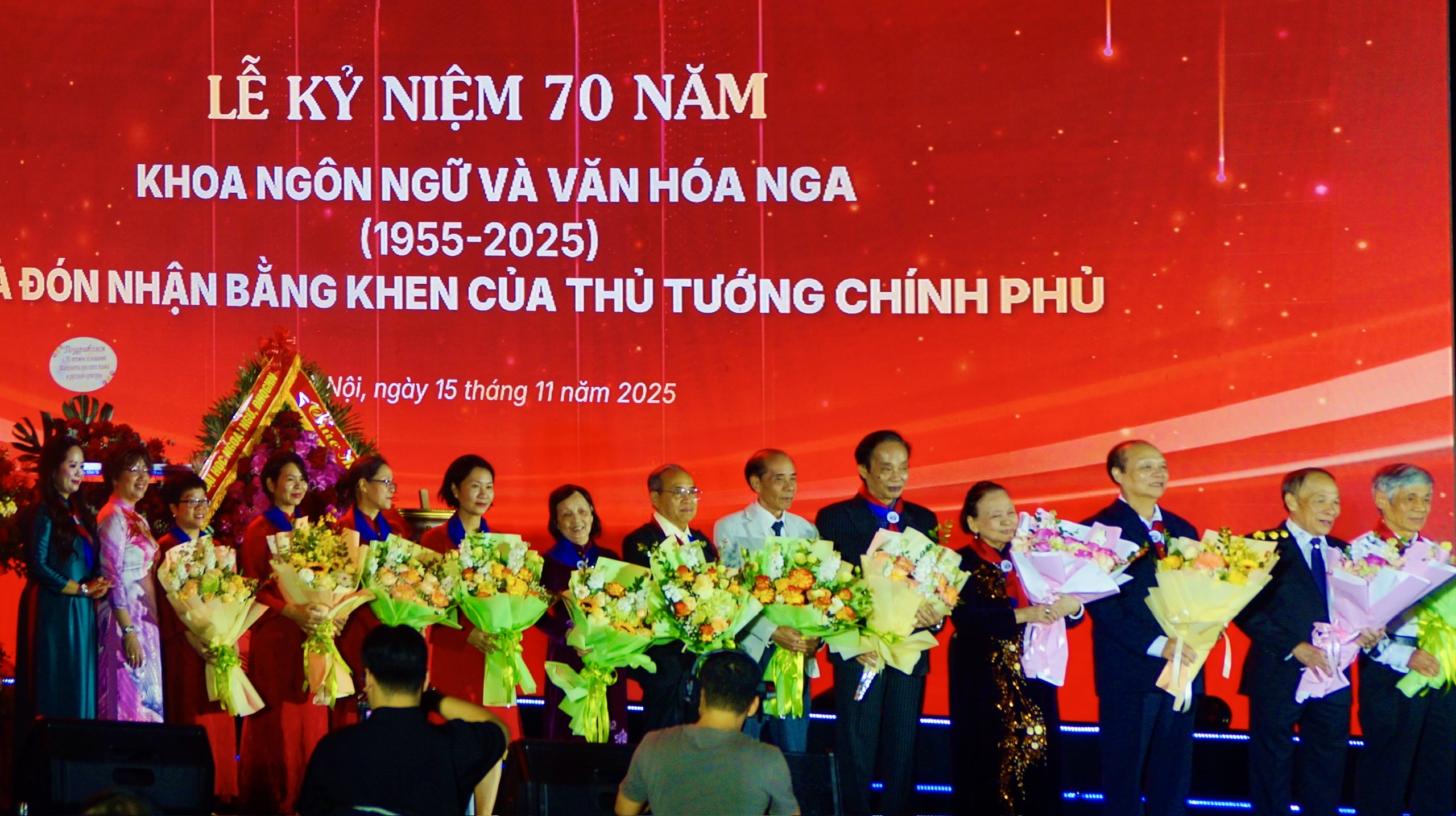 Khoa Ng&ocirc;n ngữ v&agrave; Văn h&oacute;a Nga - ĐH Ngoại ngữ kỷ niệm 70 năm, nhận Bằng khen của Thủ tướng- Ảnh 3.