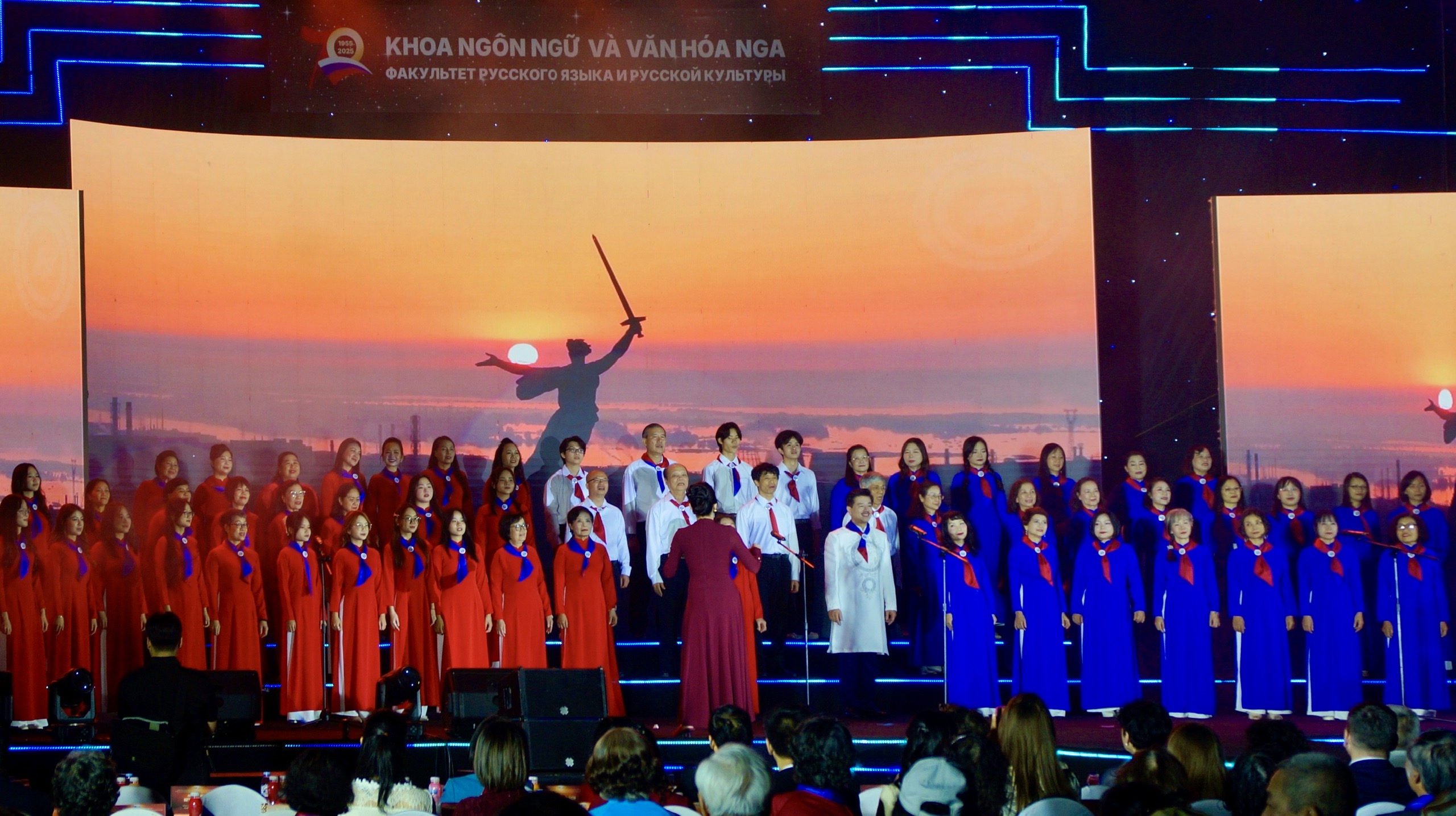 Khoa Ng&ocirc;n ngữ v&agrave; Văn h&oacute;a Nga - ĐH Ngoại ngữ kỷ niệm 70 năm, nhận Bằng khen của Thủ tướng- Ảnh 5.