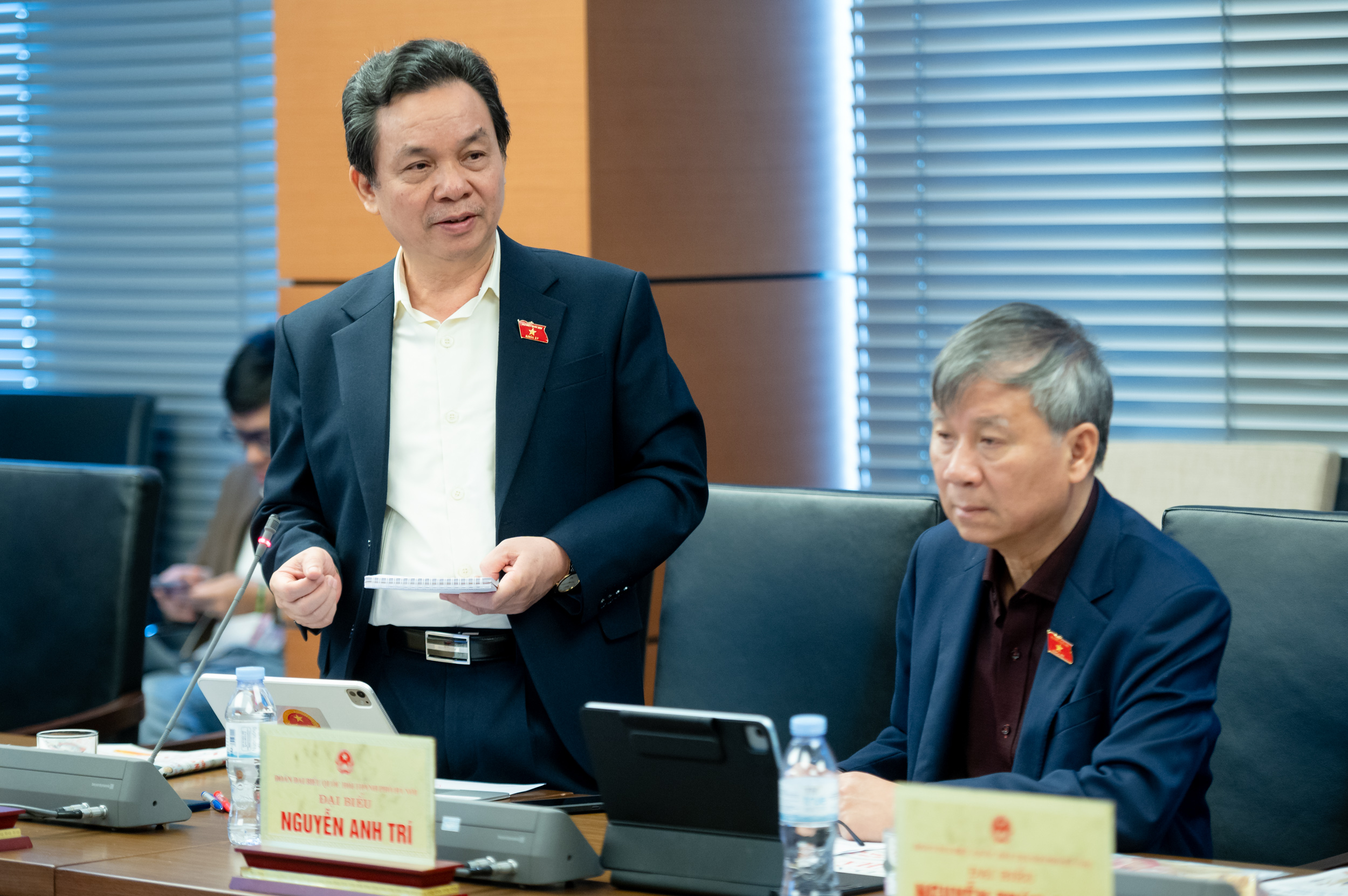 Đại biểu Quốc hội: X&atilde; hội đặt nh&agrave; gi&aacute;o ở vị thế cao hơn, học sinh sẽ hưởng lợi- Ảnh 1.
