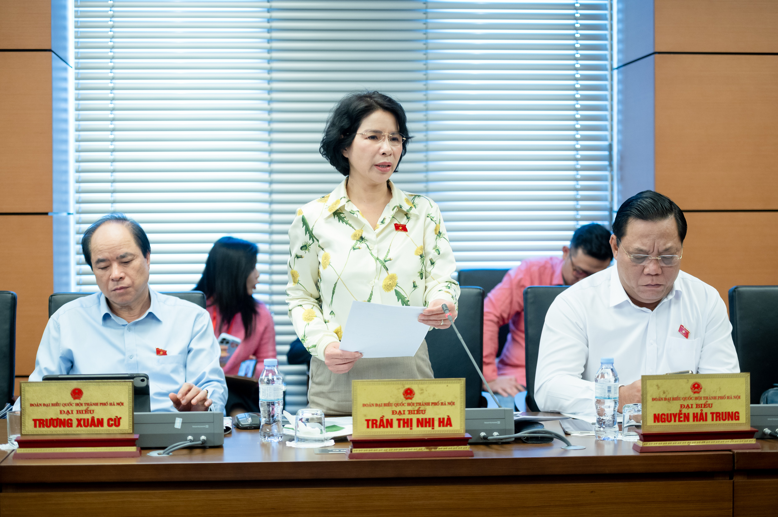 Đại biểu Quốc hội: X&atilde; hội đặt nh&agrave; gi&aacute;o ở vị thế cao hơn, học sinh sẽ hưởng lợi- Ảnh 4.