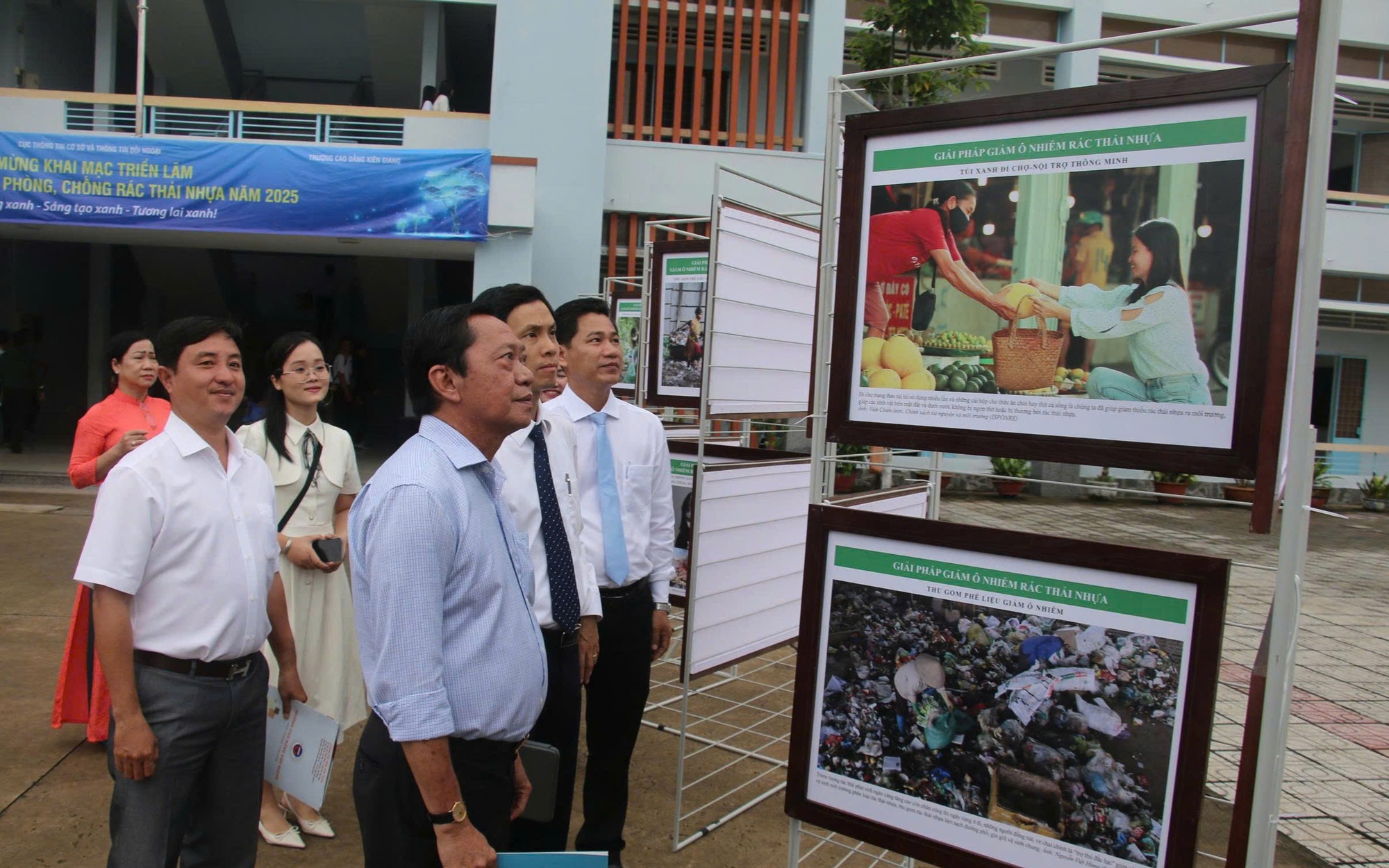 Khai mạc triển l&atilde;m ảnh tuy&ecirc;n truyền về ph&ograve;ng, chống r&aacute;c thải nhựa tại An Giang