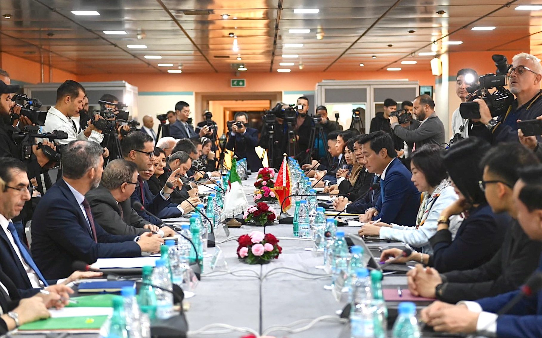 Bộ trưởng Trần Hồng Minh ký hai văn kiện quan trọng, thúc đẩy hợp tác Việt Nam - Algeria- Ảnh 2. Kỳ họp 13 Ủy ban liên chính phủ Việt Nam - Algeria: Tạo đà phát triển hợp tác mạnh mẽ