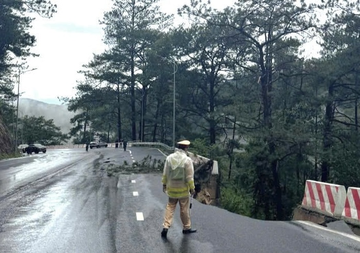 L&acirc;m Đồng: Cấm lưu th&ocirc;ng đ&egrave;o Prenn do xuất hiện vết nứt v&agrave; sạt trượt- Ảnh 1.