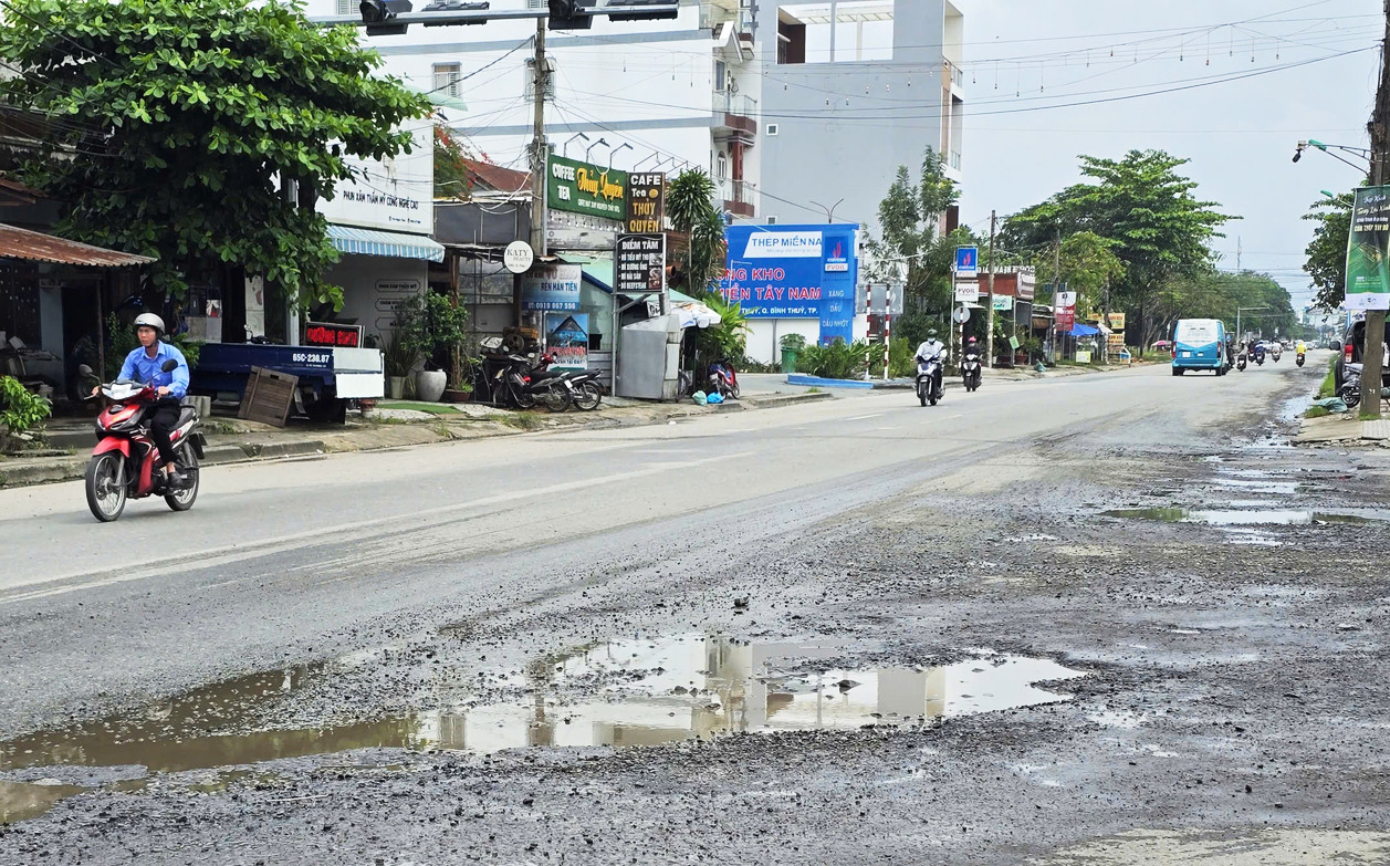 Ph&acirc;n quyền về địa phương gi&uacute;p nhanh ch&oacute;ng khắc phục hư hỏng đường bộ do thi&ecirc;n tai- Ảnh 3.