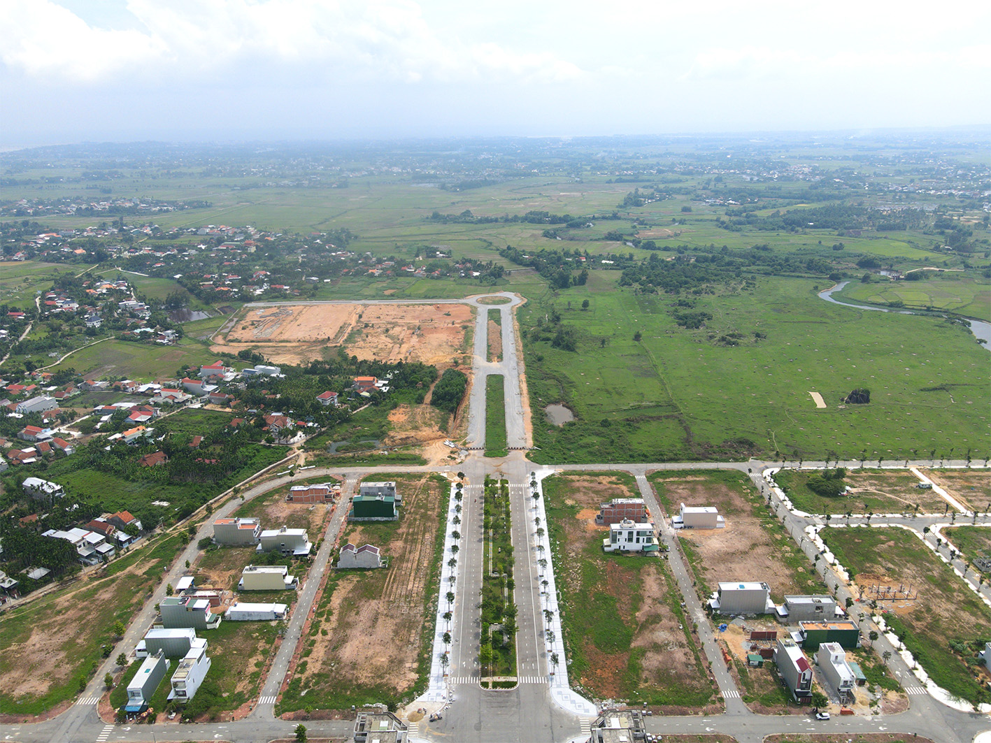 Quảng Ng&atilde;i đề ra nhiều giải ph&aacute;p ph&aacute;t triển nh&agrave; ở x&atilde; hội- Ảnh 3.