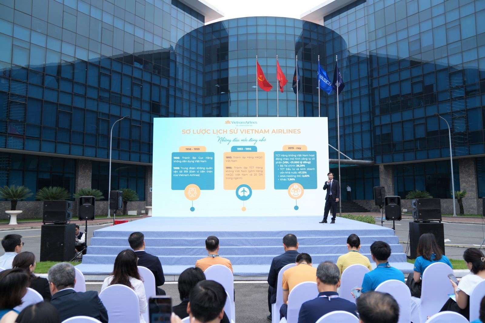 Giới trẻ h&aacute;o hức tham gia Ng&agrave;y hội việc l&agrave;m Vietnam Airlines lần đầu tổ chức- Ảnh 9.