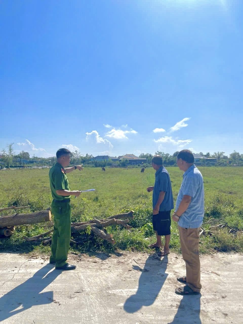 H&agrave; Tĩnh: Tr&acirc;u b&ograve; thả r&ocirc;ng tr&ecirc;n đường g&acirc;y tai nạn, chủ tr&acirc;u c&oacute; v&ocirc; can?- Ảnh 6.