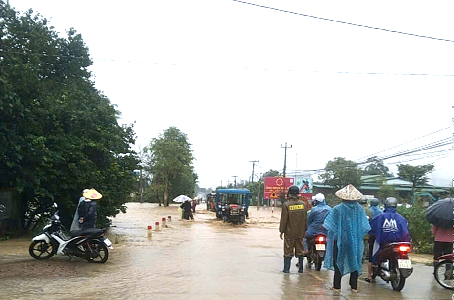 Mưa lớn khiến c&aacute;c tuyến quốc lộ, tỉnh lộ tại Đắk Lắk ngập s&acirc;u, giao th&ocirc;ng chia cắt- Ảnh 2.