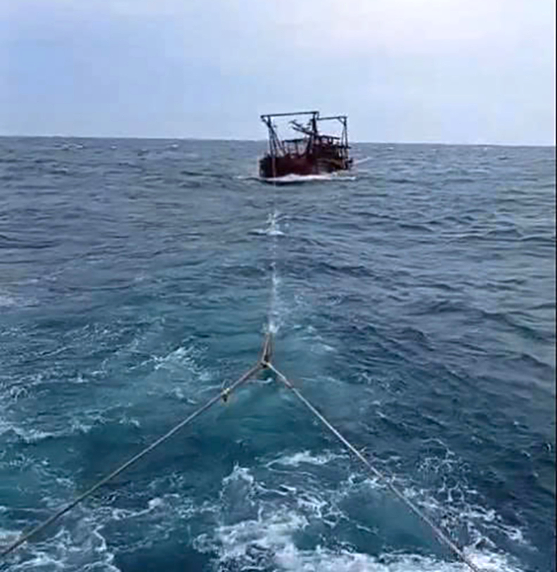 Cứu nạn th&agrave;nh c&ocirc;ng t&agrave;u h&agrave;ng gặp sự cố tr&ocirc;i tr&ecirc;n biển Kh&aacute;nh H&ograve;a- Ảnh 2.