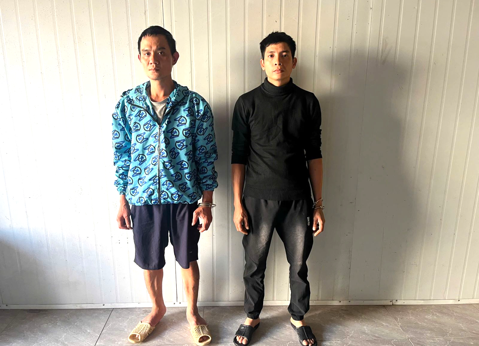 Bắt hai đối tượng đập vỡ k&iacute;nh &ocirc; t&ocirc; trộm gần 200 triệu đồng ở Bắc Ninh- Ảnh 1.