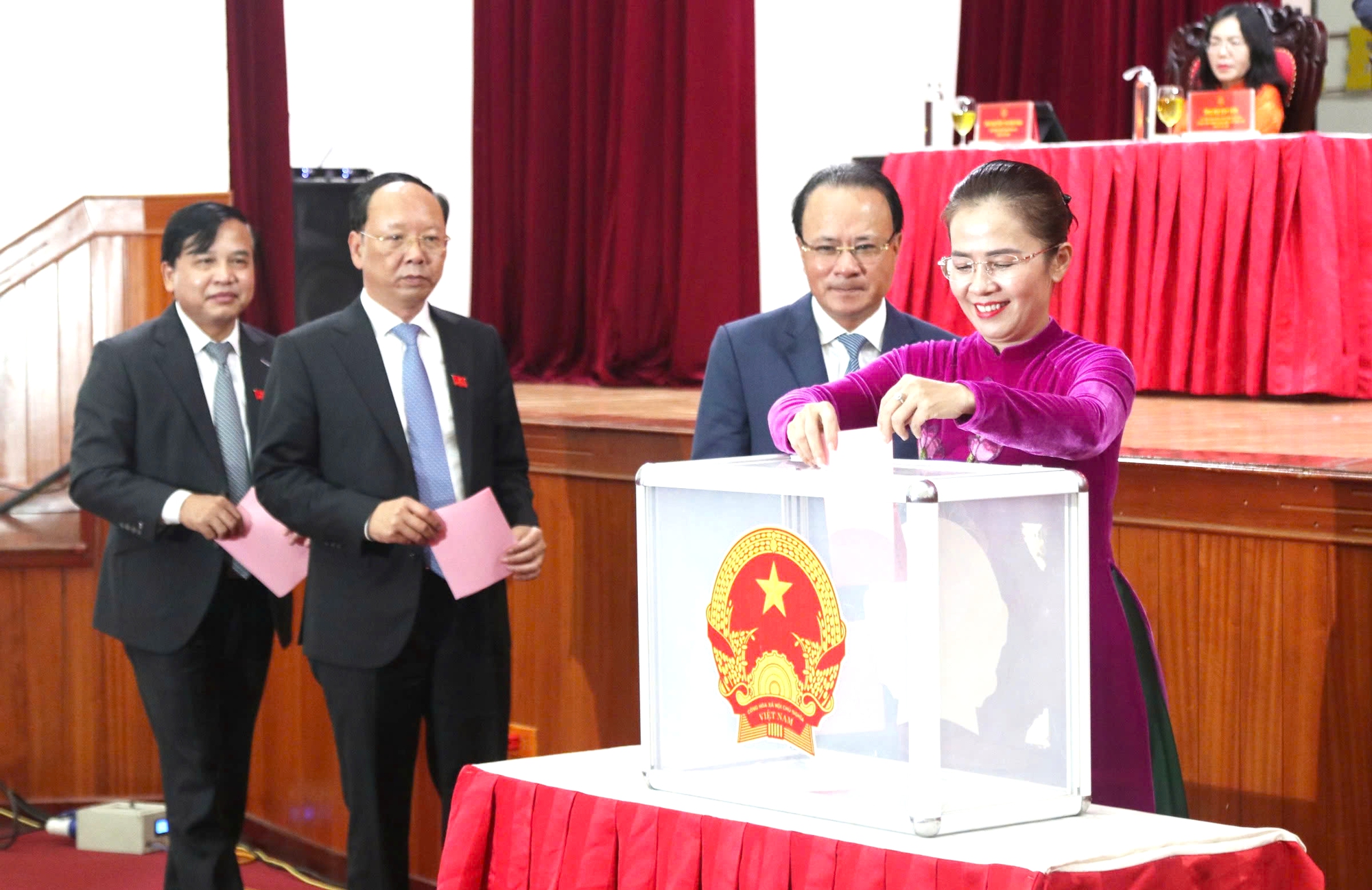 Nghệ An c&oacute; t&acirc;n Chủ tịch UBND tỉnh- Ảnh 1.