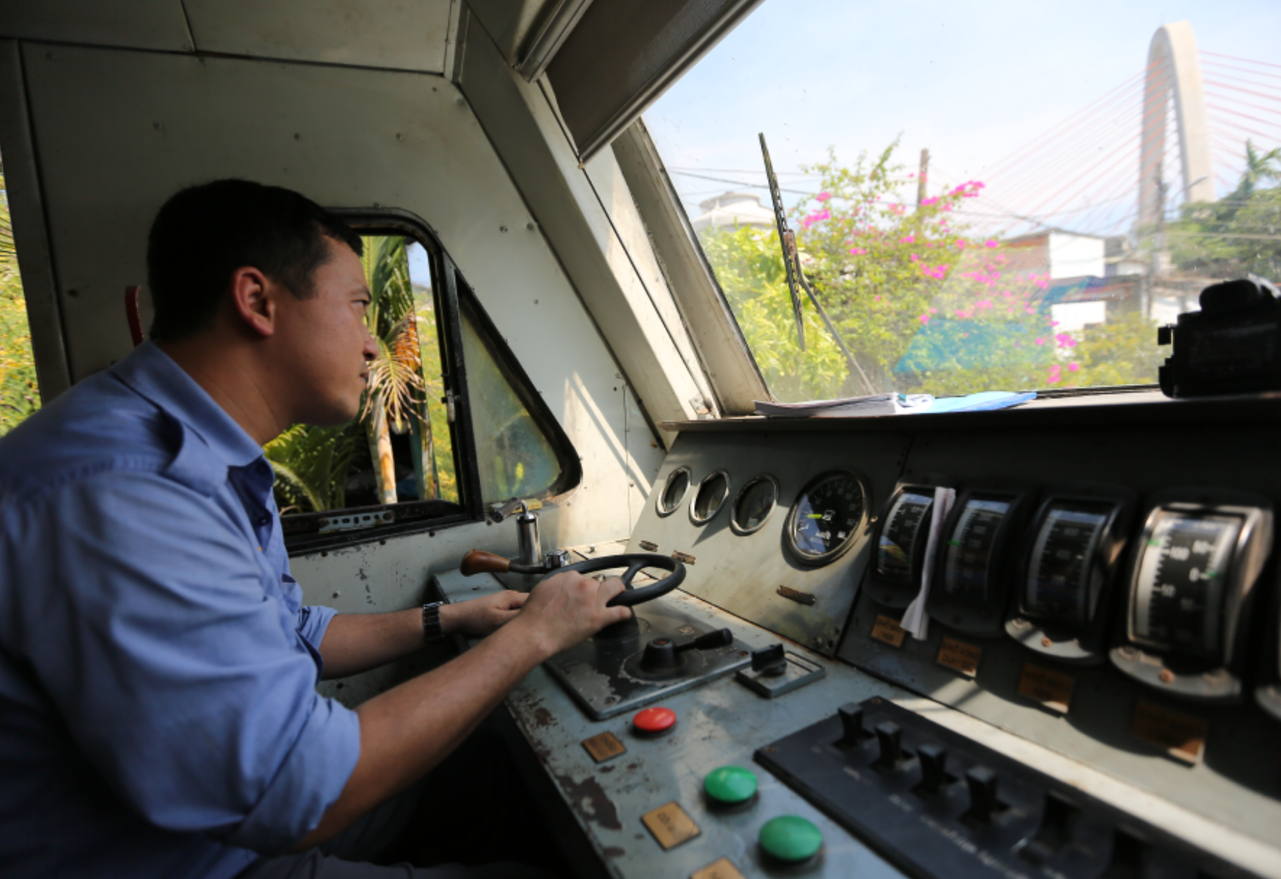 Bỏ giới hạn độ tuổi, gỡ kh&oacute; cho đội ngũ l&aacute;i t&agrave;u- Ảnh 1.