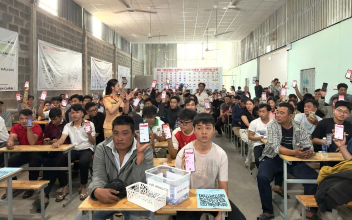 CSGT TP.HCM khuyến nghị người d&acirc;n c&agrave;i app VNeTraffic