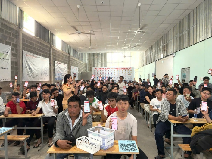 CSGT TP.HCM khuyến nghị người d&acirc;n c&agrave;i app VNeTraffic- Ảnh 2.