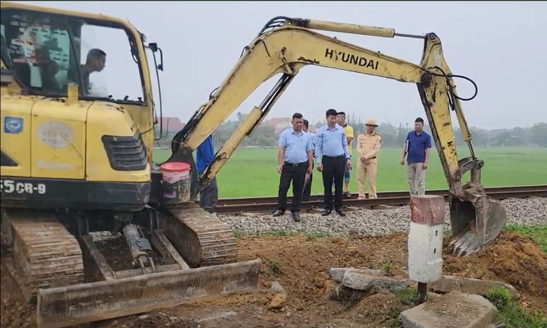 H&agrave; Tĩnh tăng tốc thực thi Luật Đường sắt, đồng bộ giải ph&aacute;p đưa luật v&agrave;o cuộc sống- Ảnh 2.